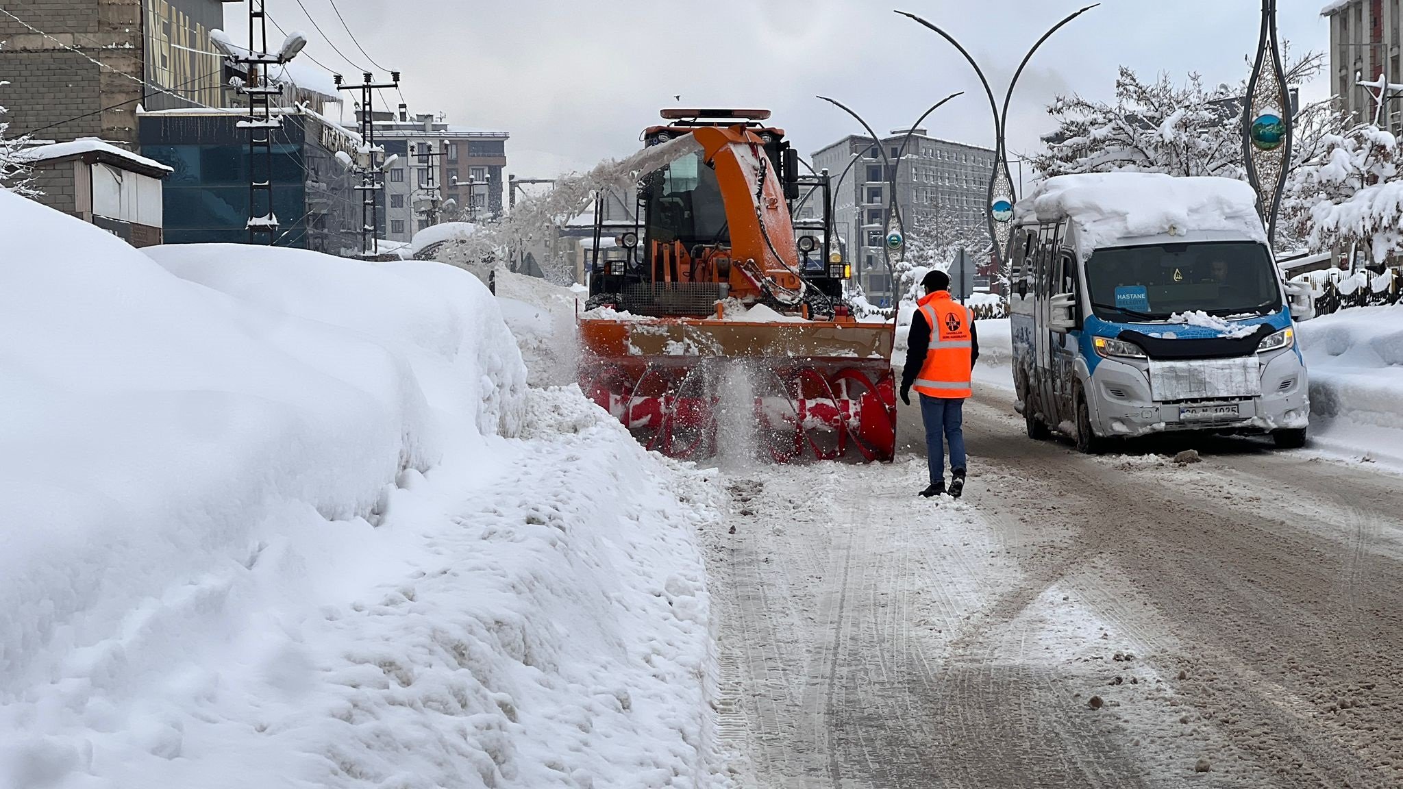 Yüksekova kar altında kaldı
