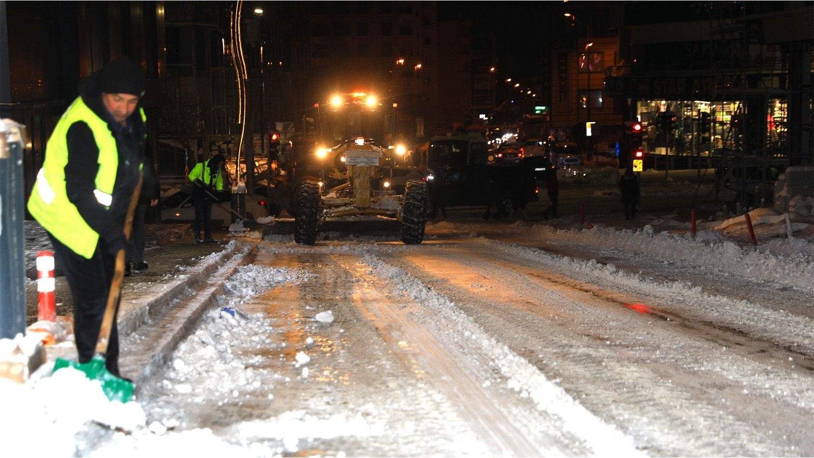 Van belediye ekipleri kar temizliği