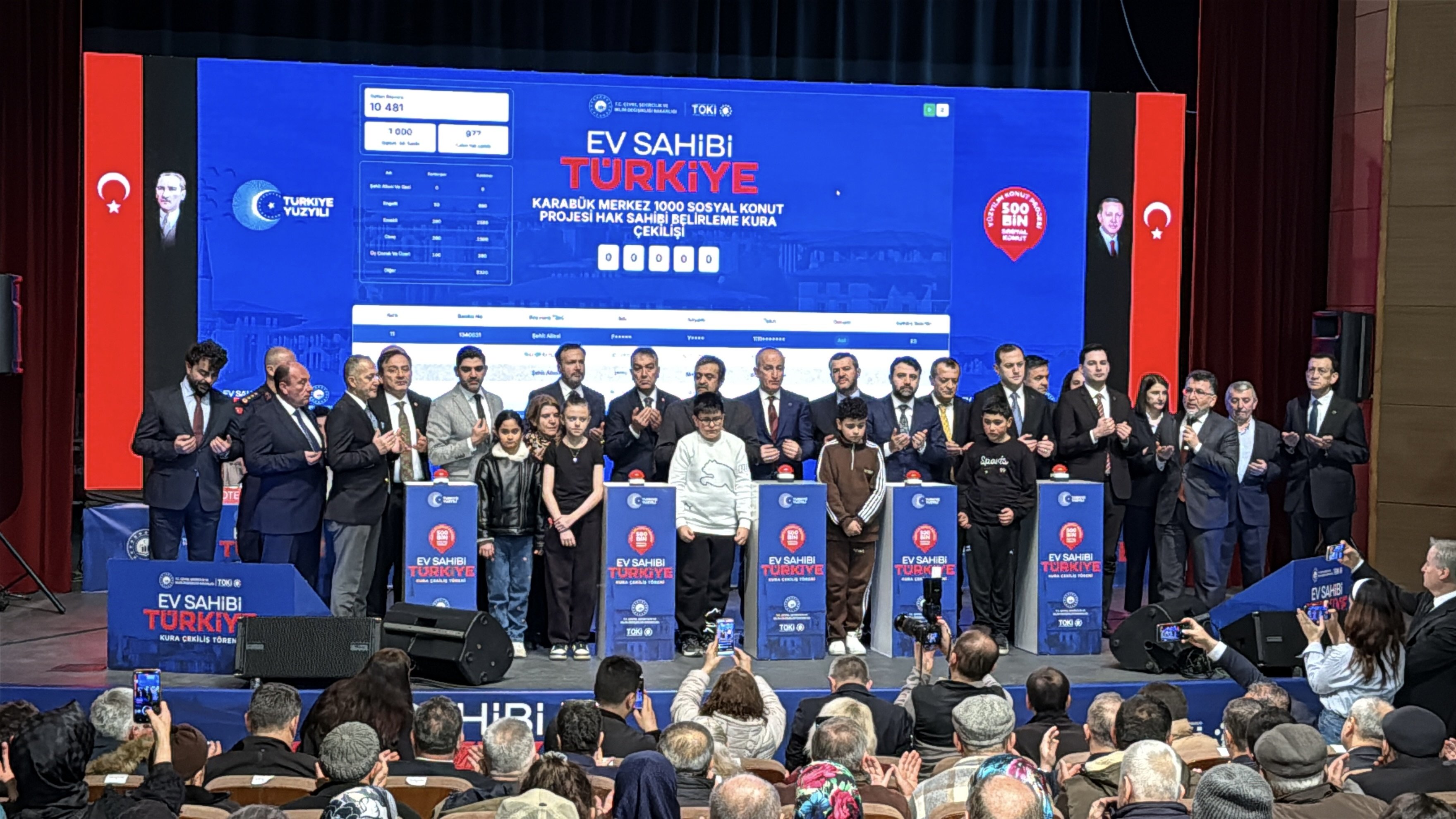 Karabük Valisi ve protokol üyeleri kura töreninde