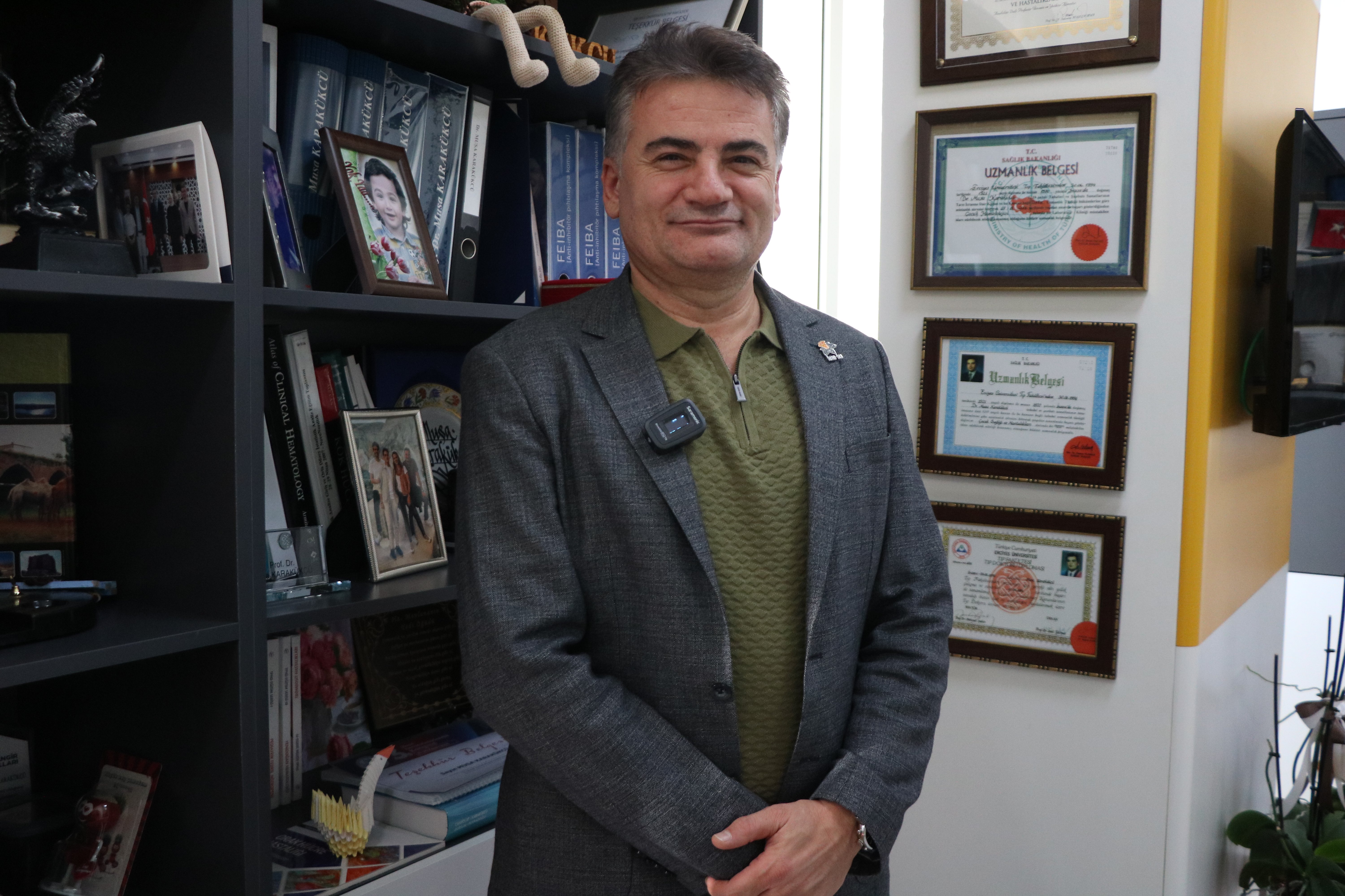 Kayseri Büyükşehir Belediyesi logosu ve tramvay