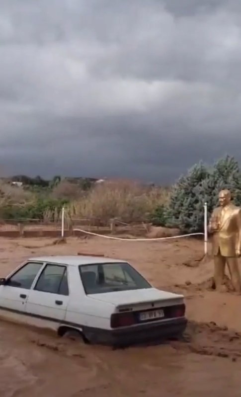 Mersin sel Mersin sağanak yağış