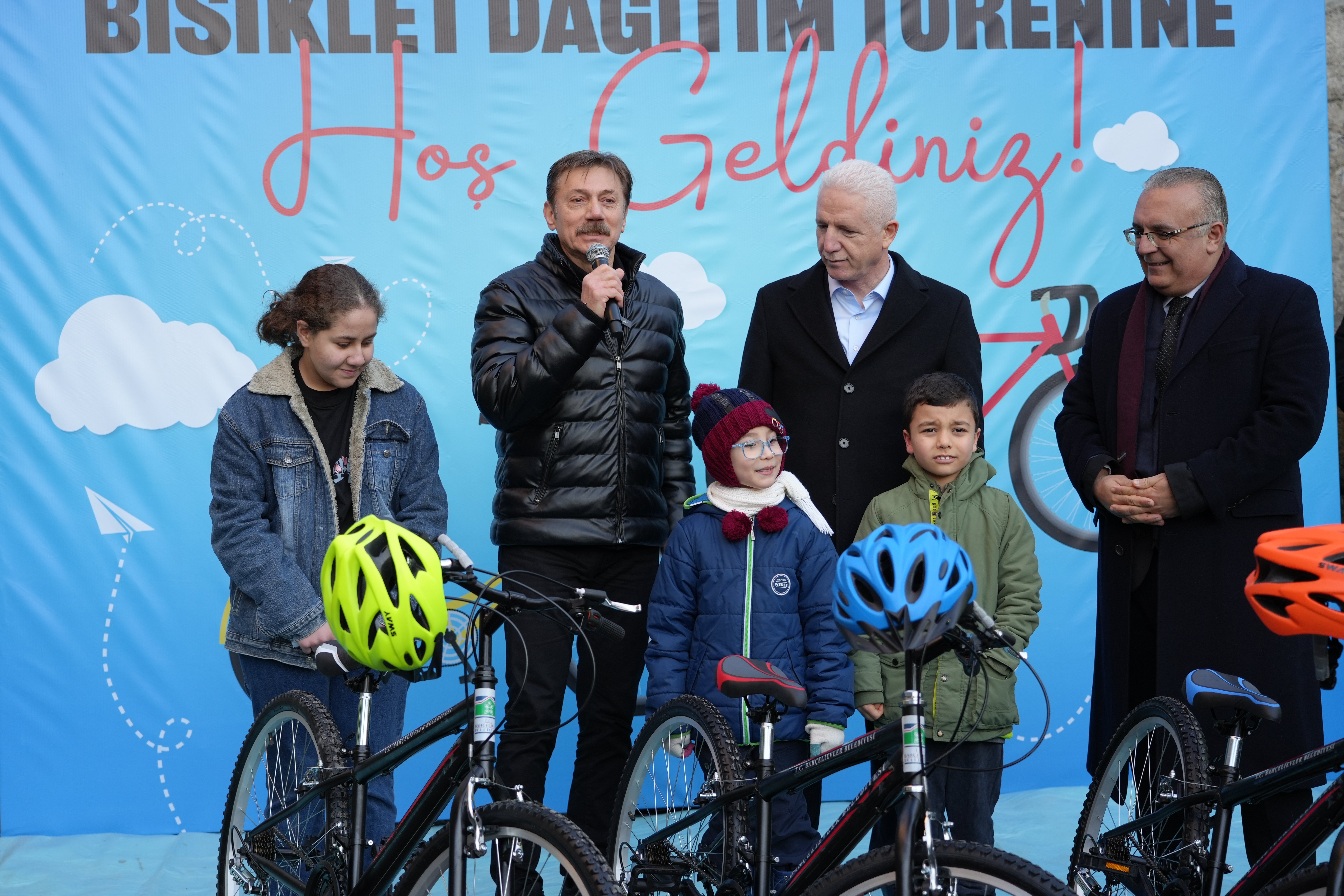 Bahçelievler Belediye Başkanı Hakan Bahadır bisiklet dağıtım töreni