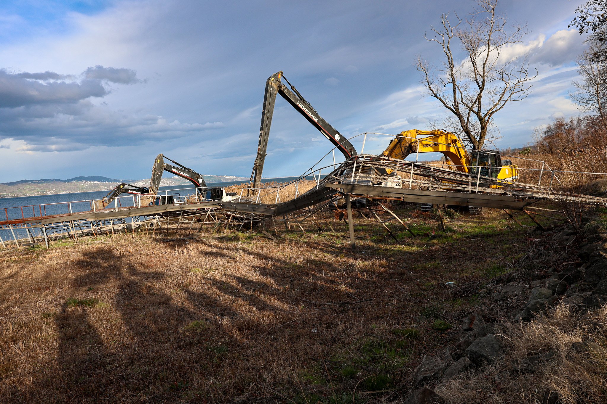 Sapanca Gölü kaçak yapı yıkımı