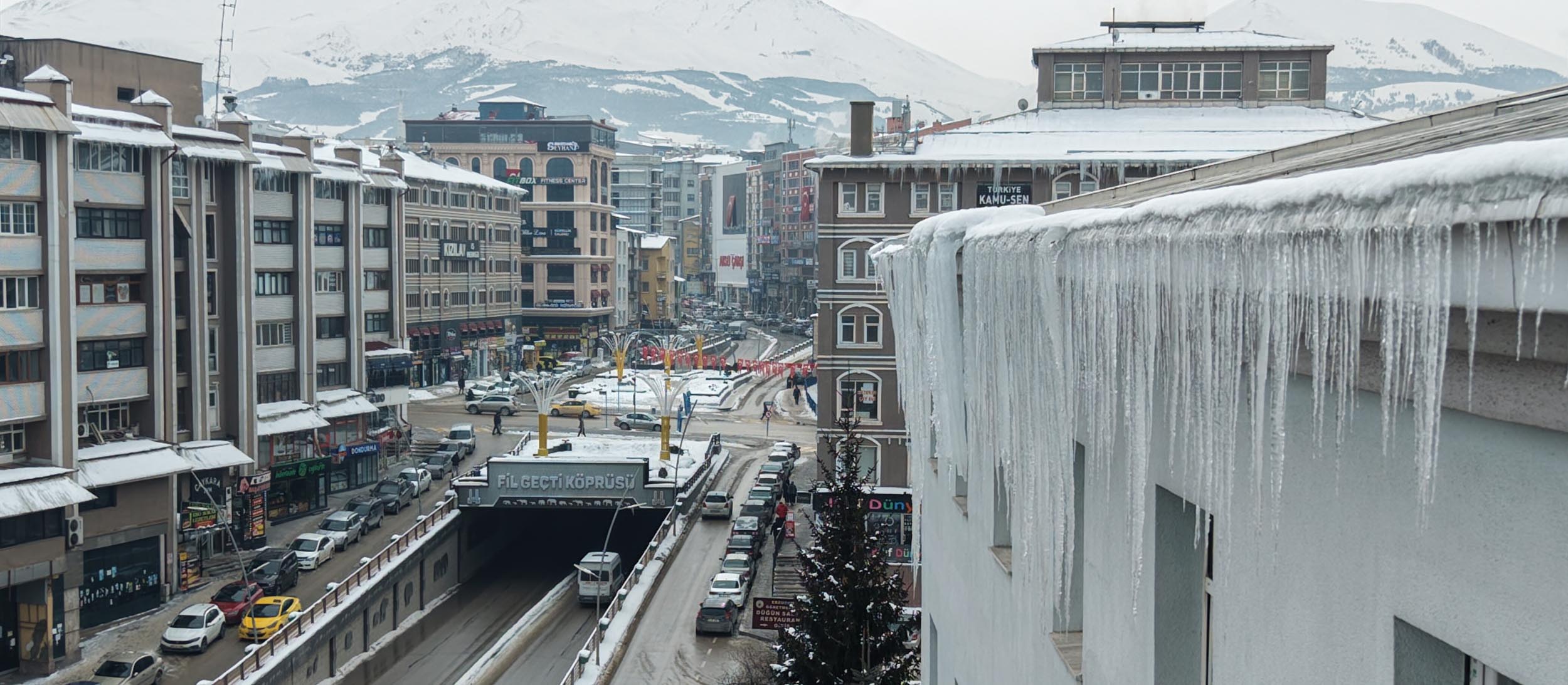 Erzurum kış mevsimi buz sarkıtları