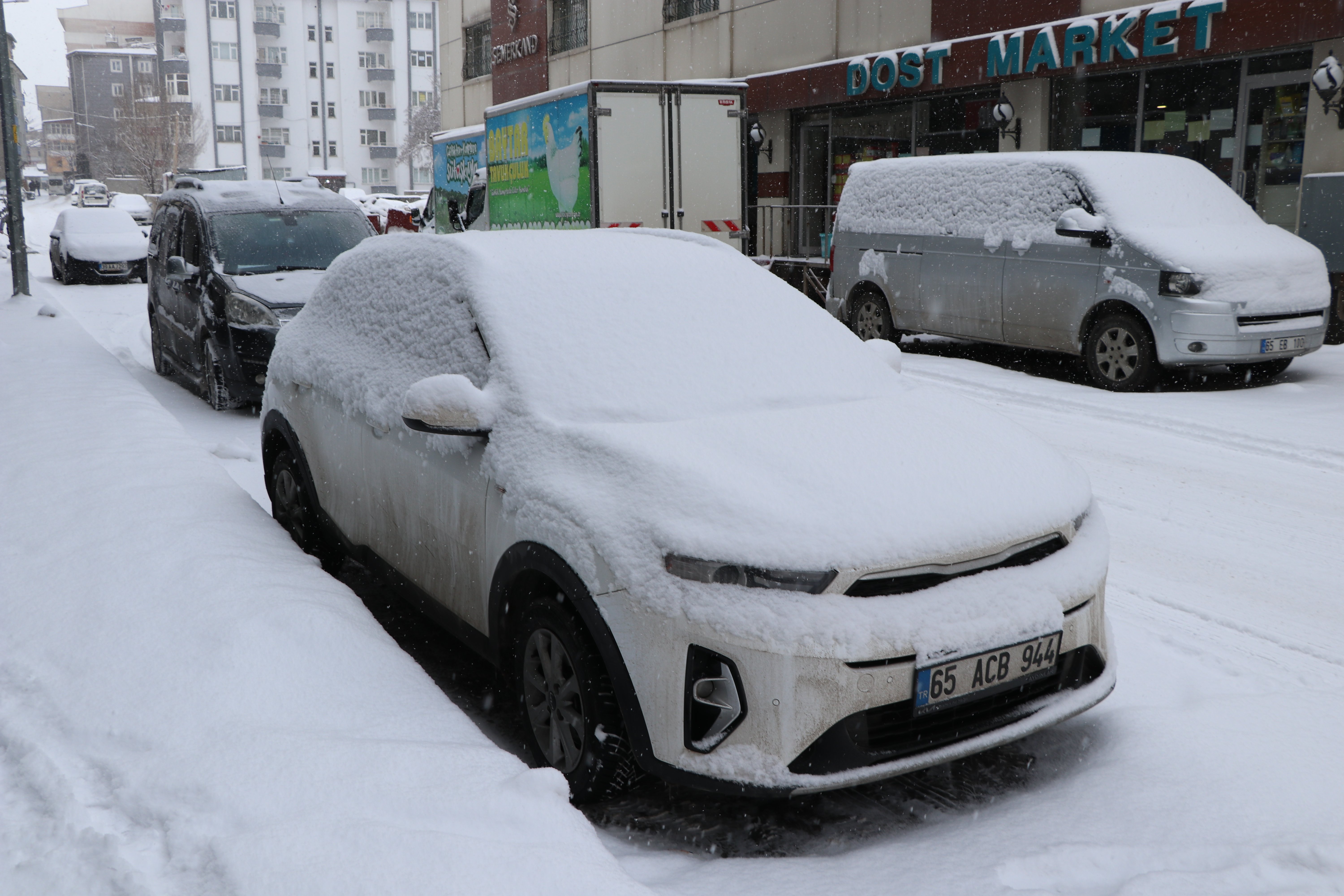 Van belediye ekipleri çalışıyor