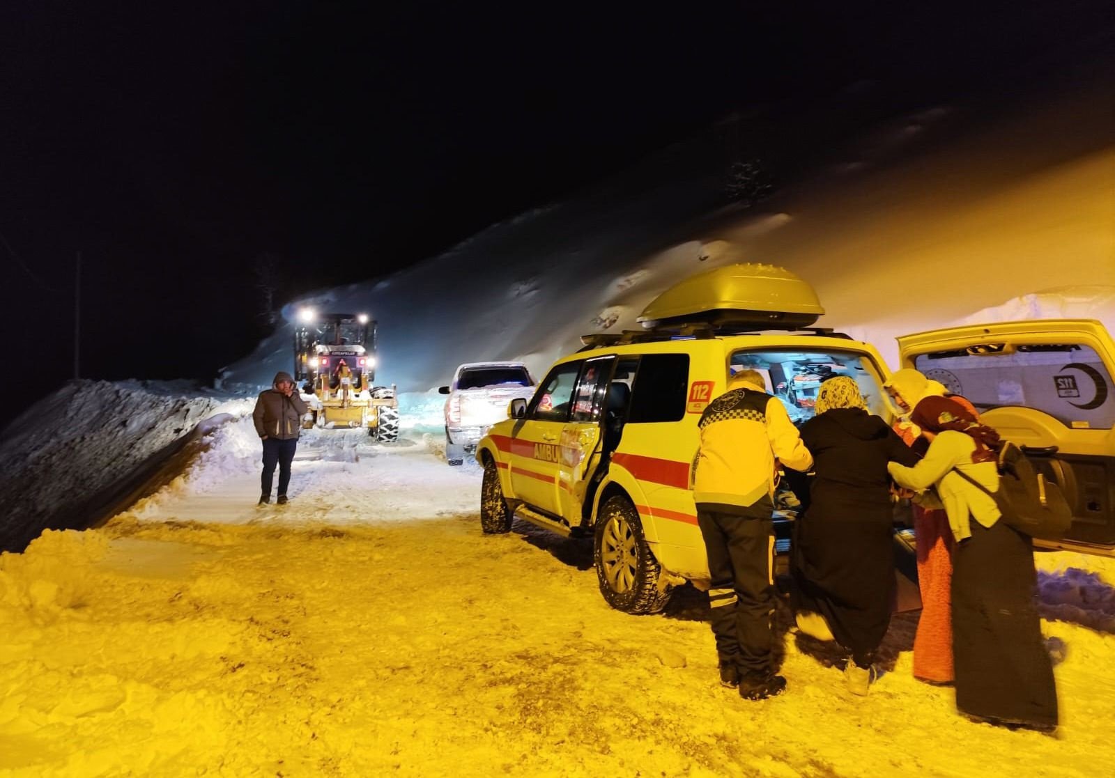 Kar altındaki Van kırsalı