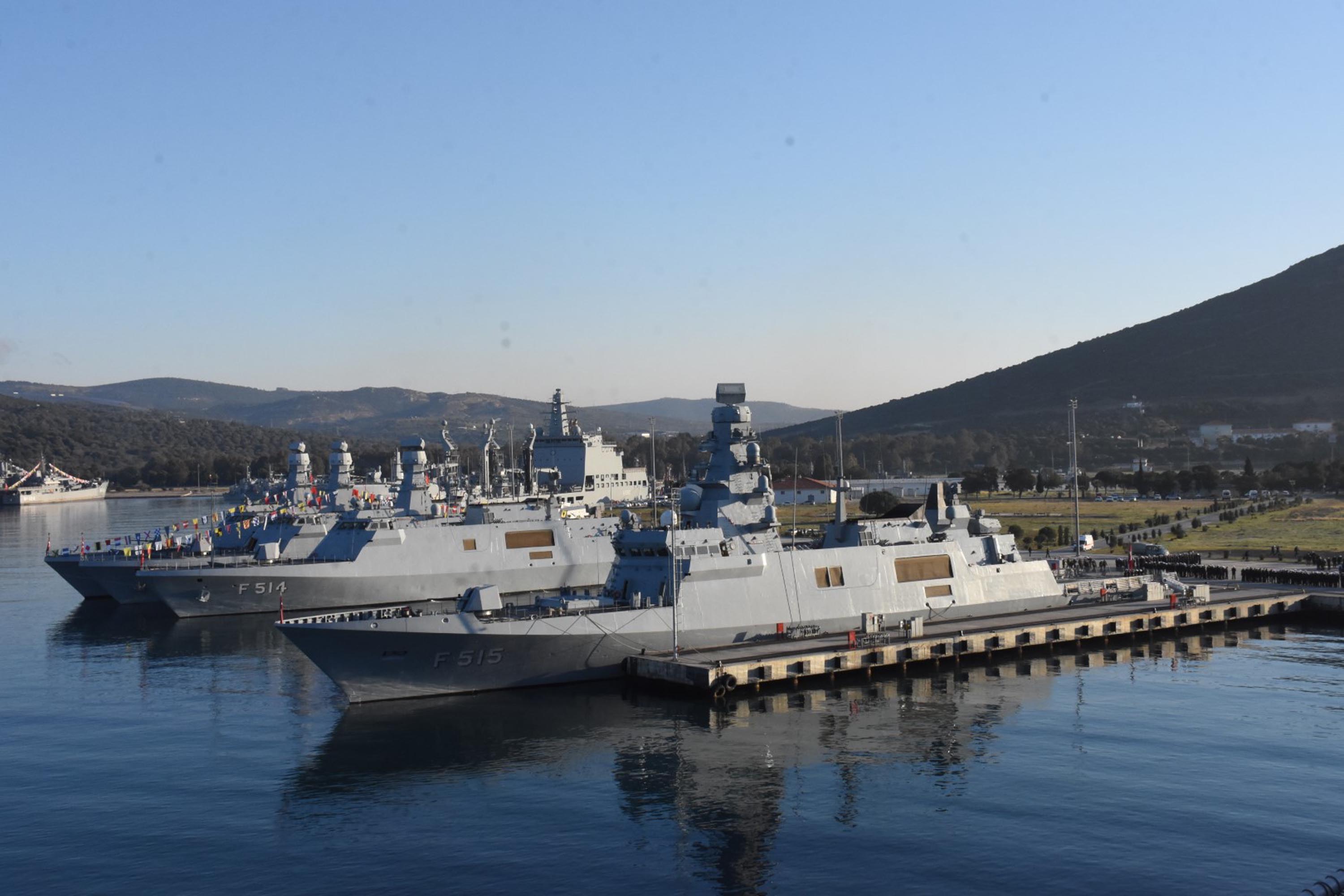 NATO ve Türk bayrakları ile uğurlama töreni