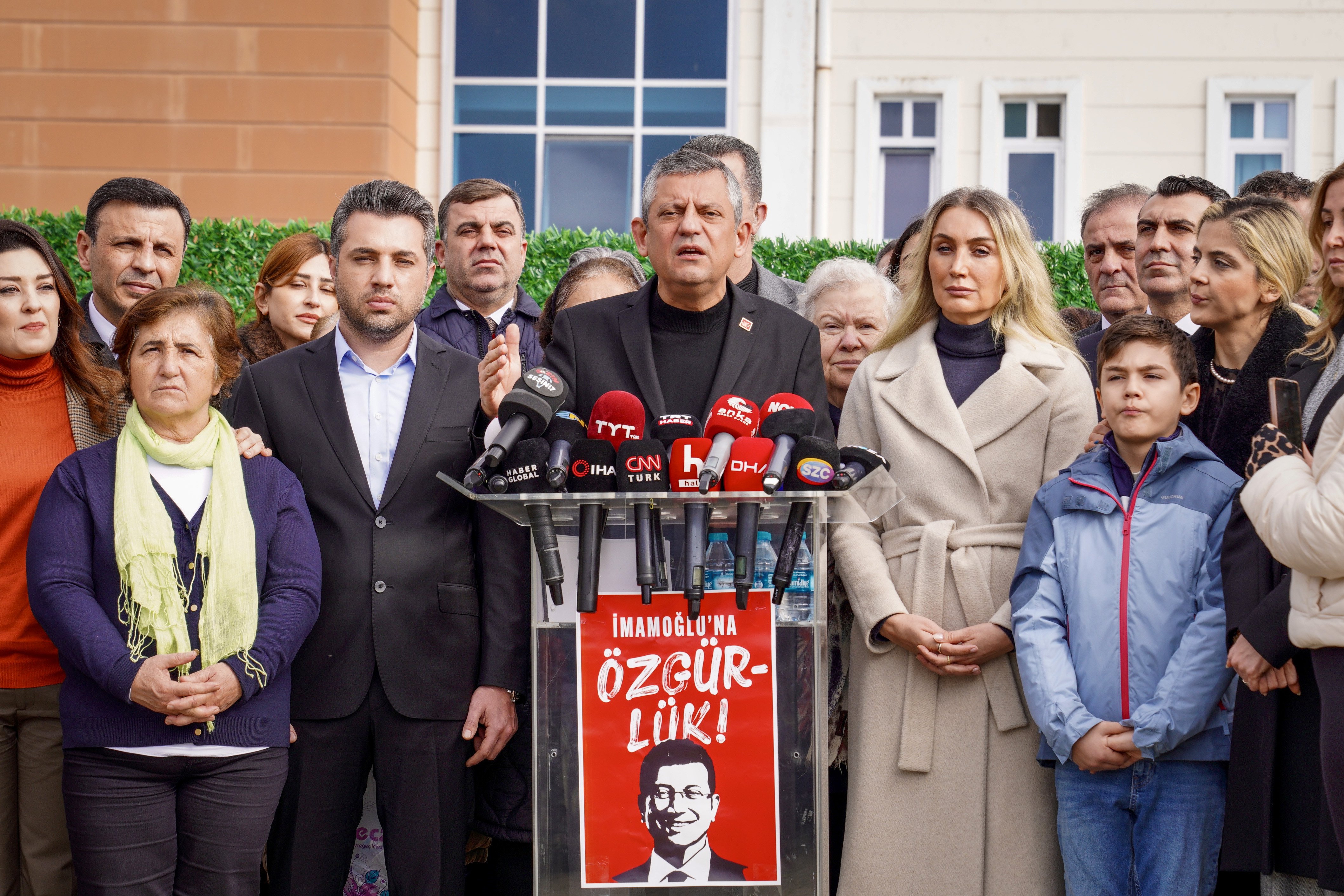 Özgür Özel ve Aile Dayanışma Ağı