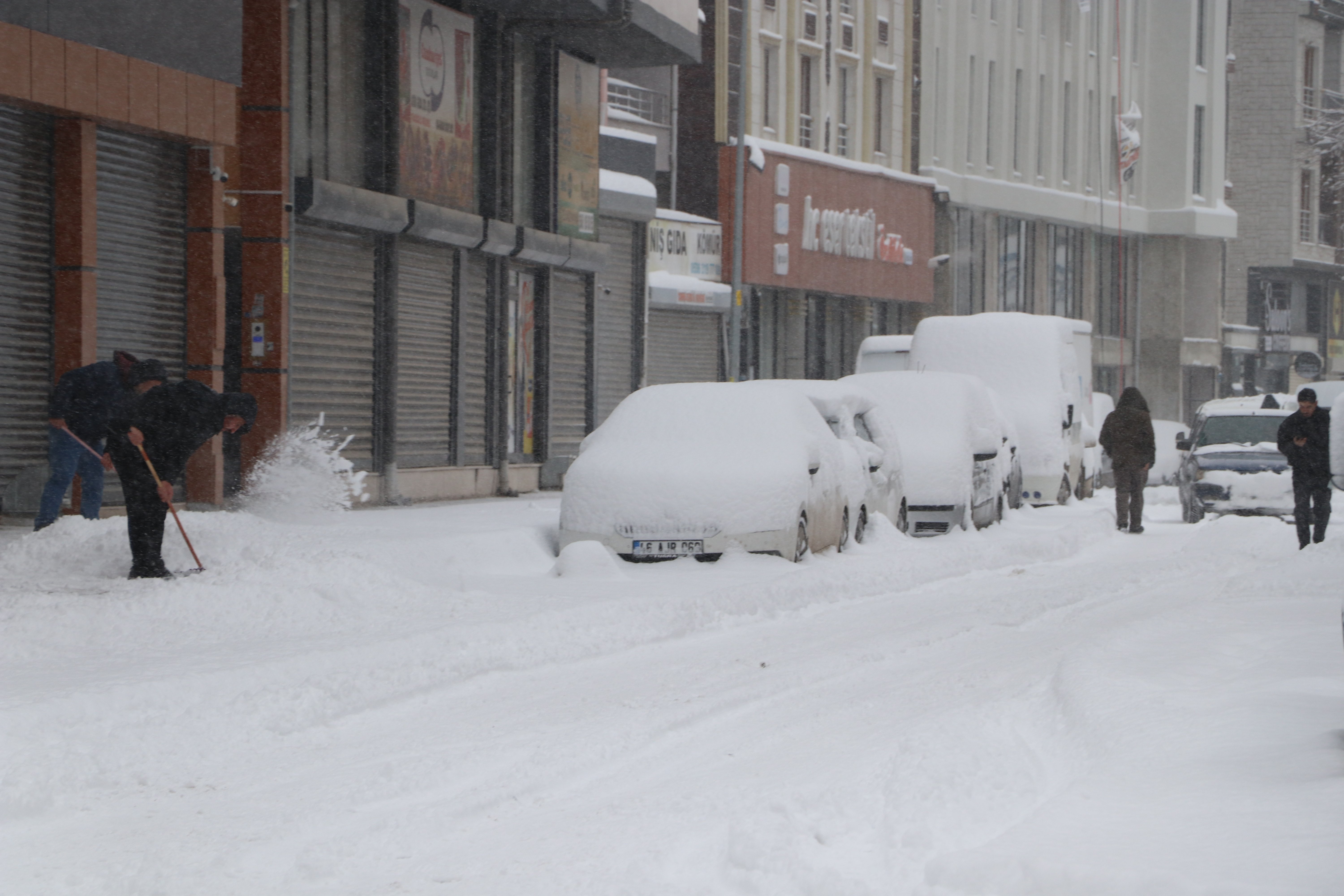Van belediye ekipleri kar temizleme