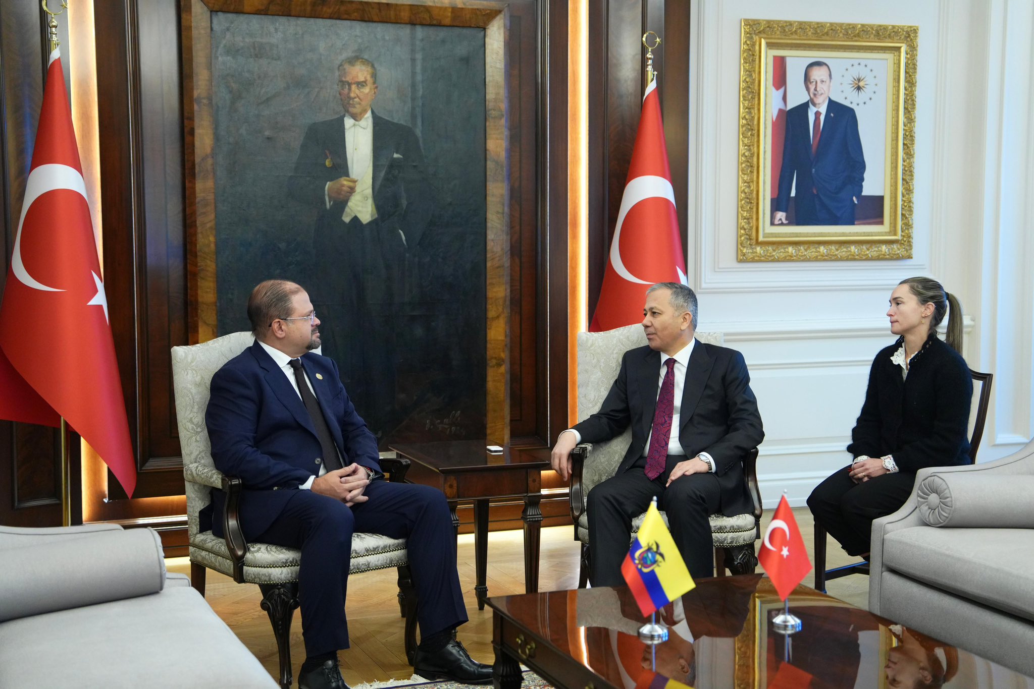 Ali Yerlikaya ve John Reimberg Oviedo imza töreni