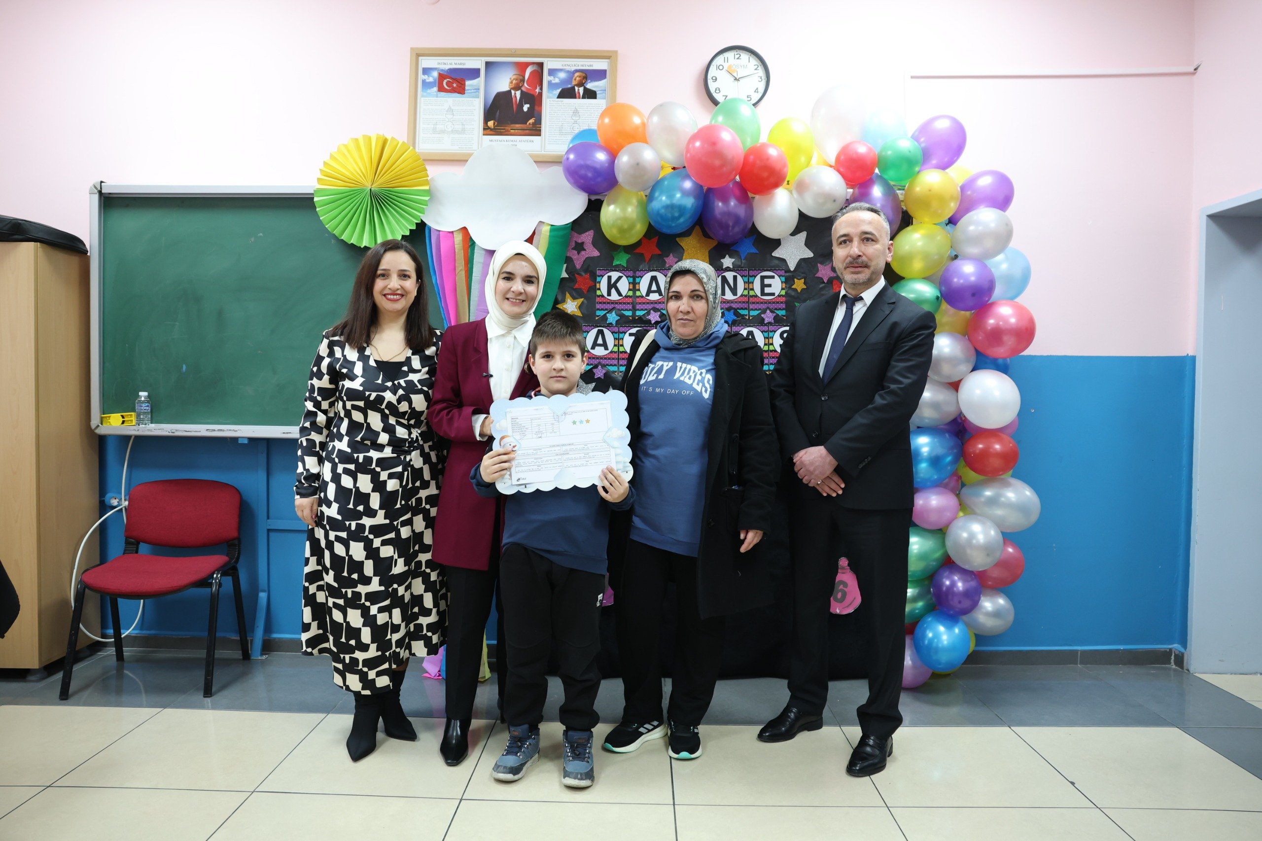 Bakan Göktaş Şehit Oğluna Karne Veriyor