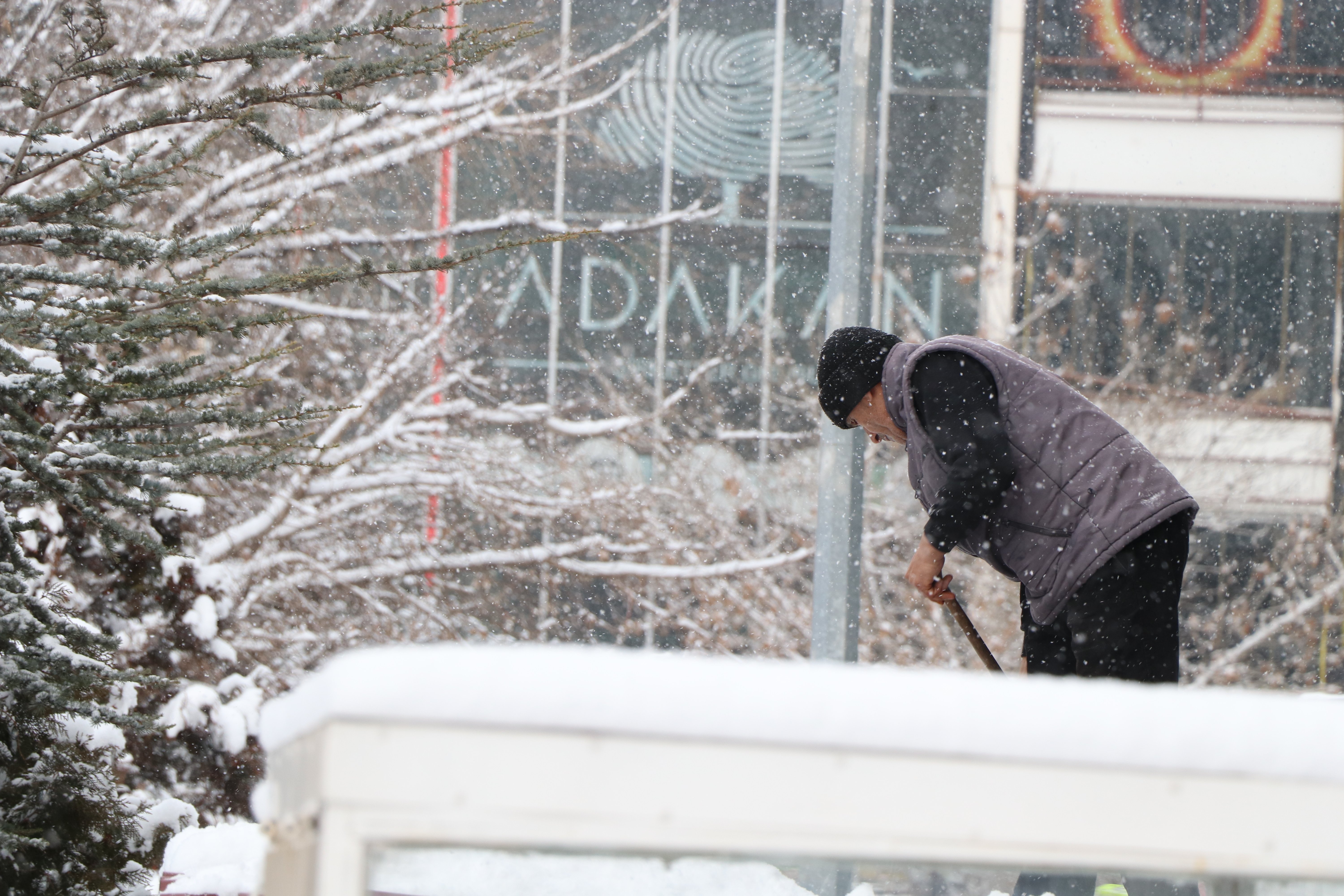 Van kar temizliği işçiler