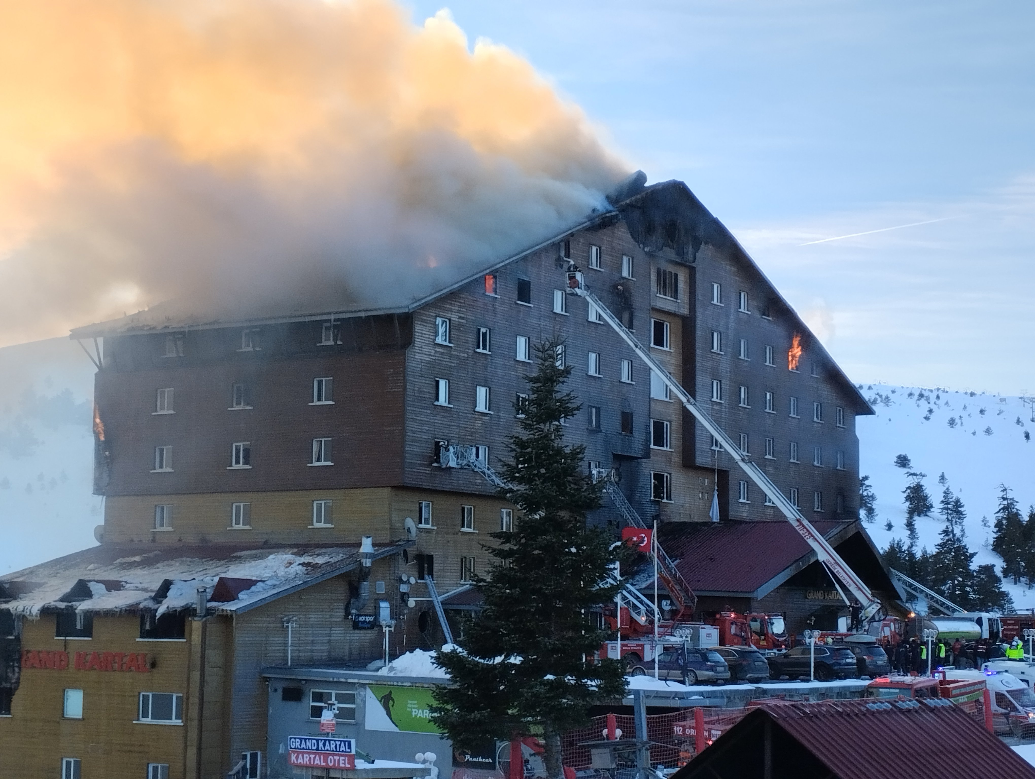 Yangın Sonrası Grand Kartal Otel