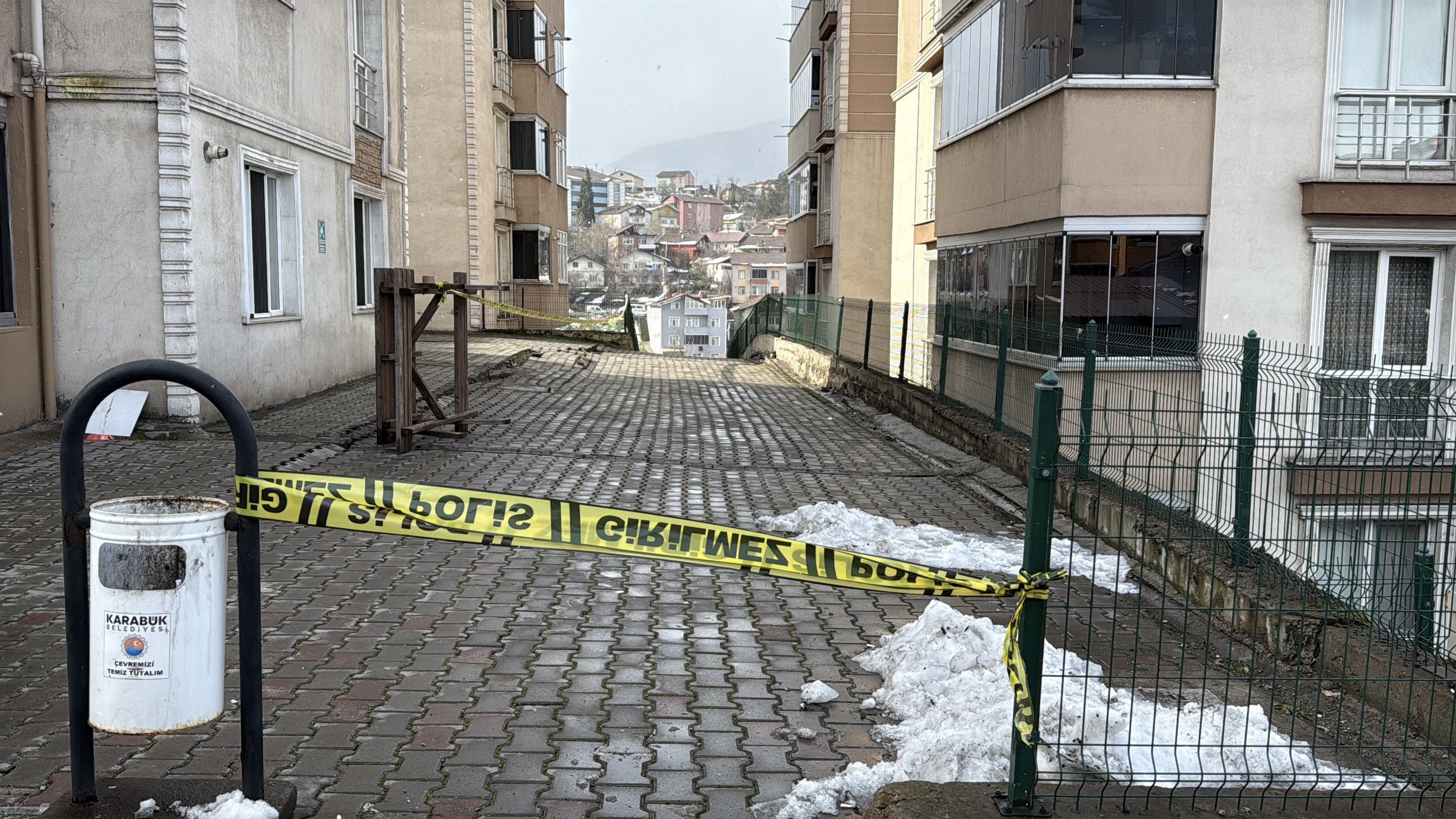 Karabük belediye ekipleri istinat duvarı incelemesi