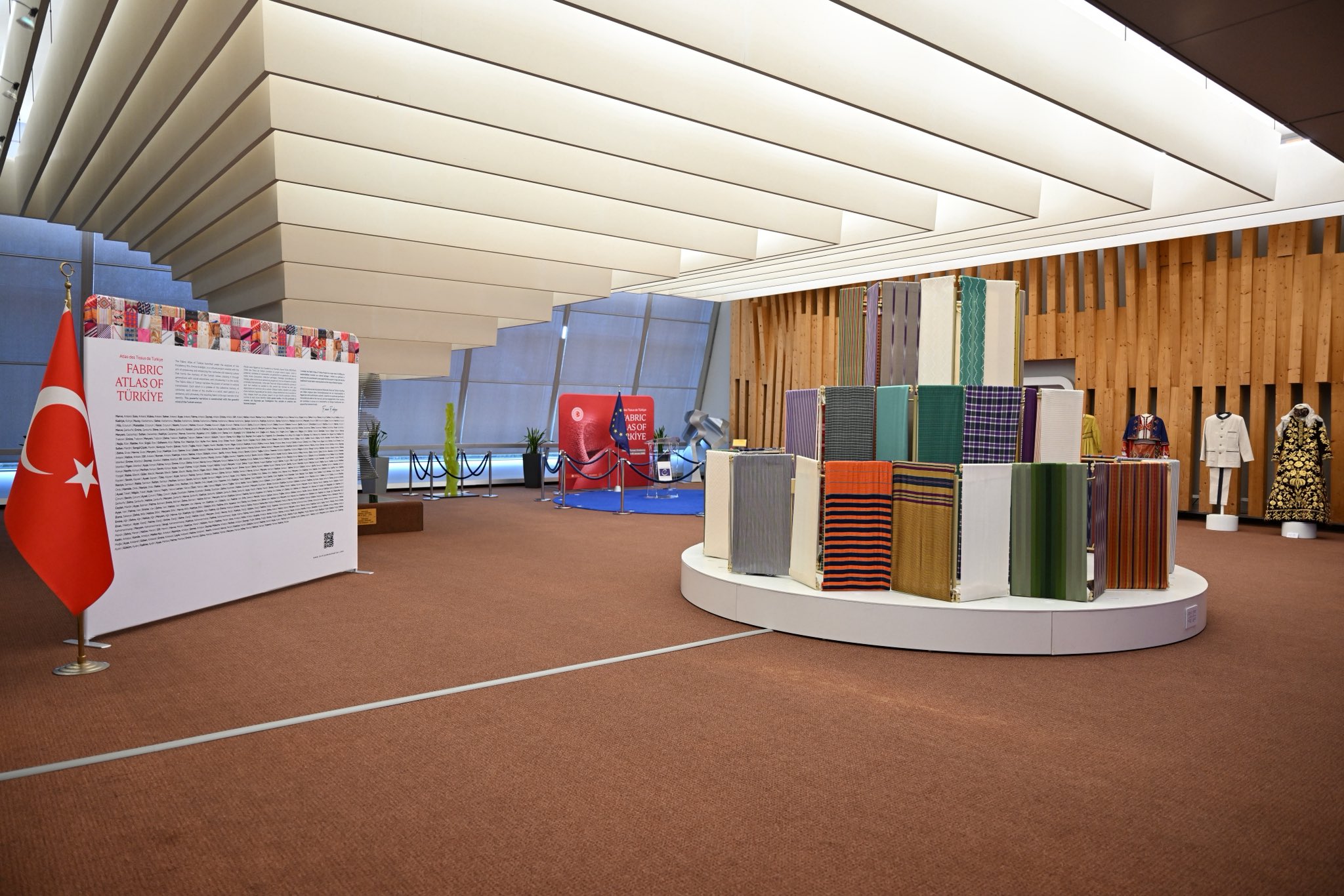 Emine Erdoğan Fransa Türkiye Dokuma Atlası Sergisi