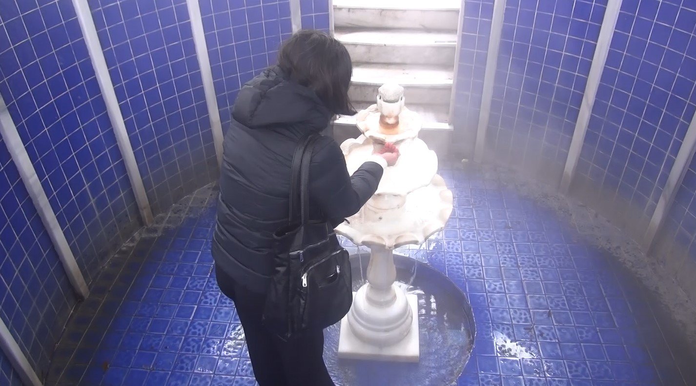 Termal havuzda aile tatili