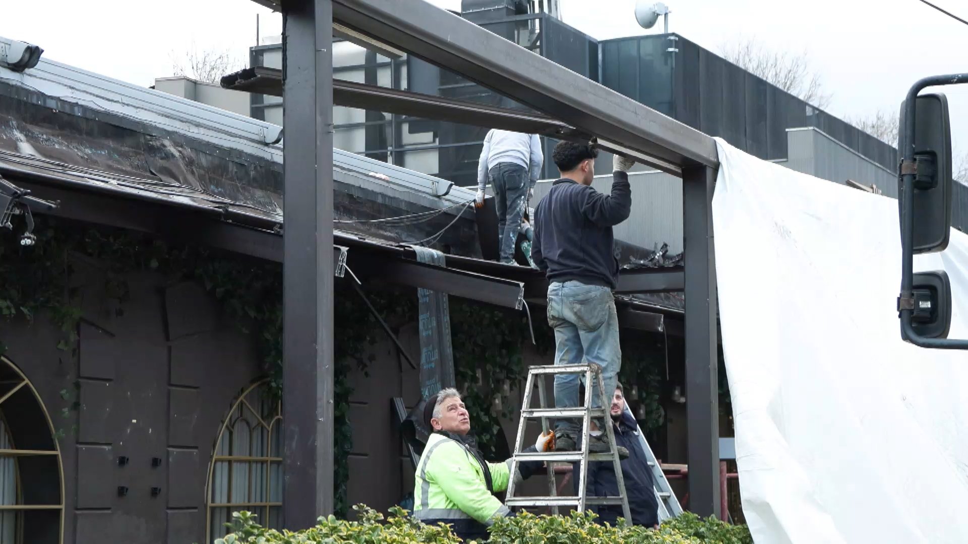 İBB Ekipleri Yıkım Çalışması