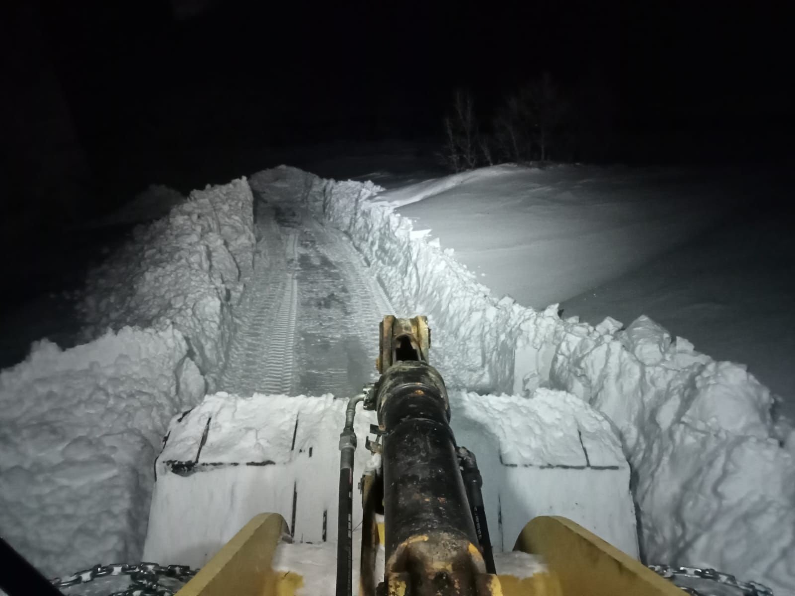 Elazığ kar mücadelesi köy yolu açma çalışması