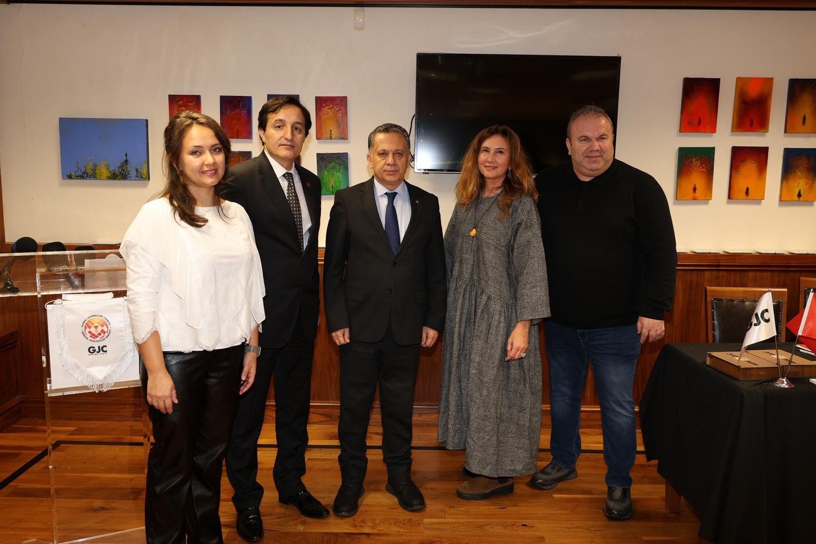 Küresel Gazeteciler Konseyi Londra buluşması