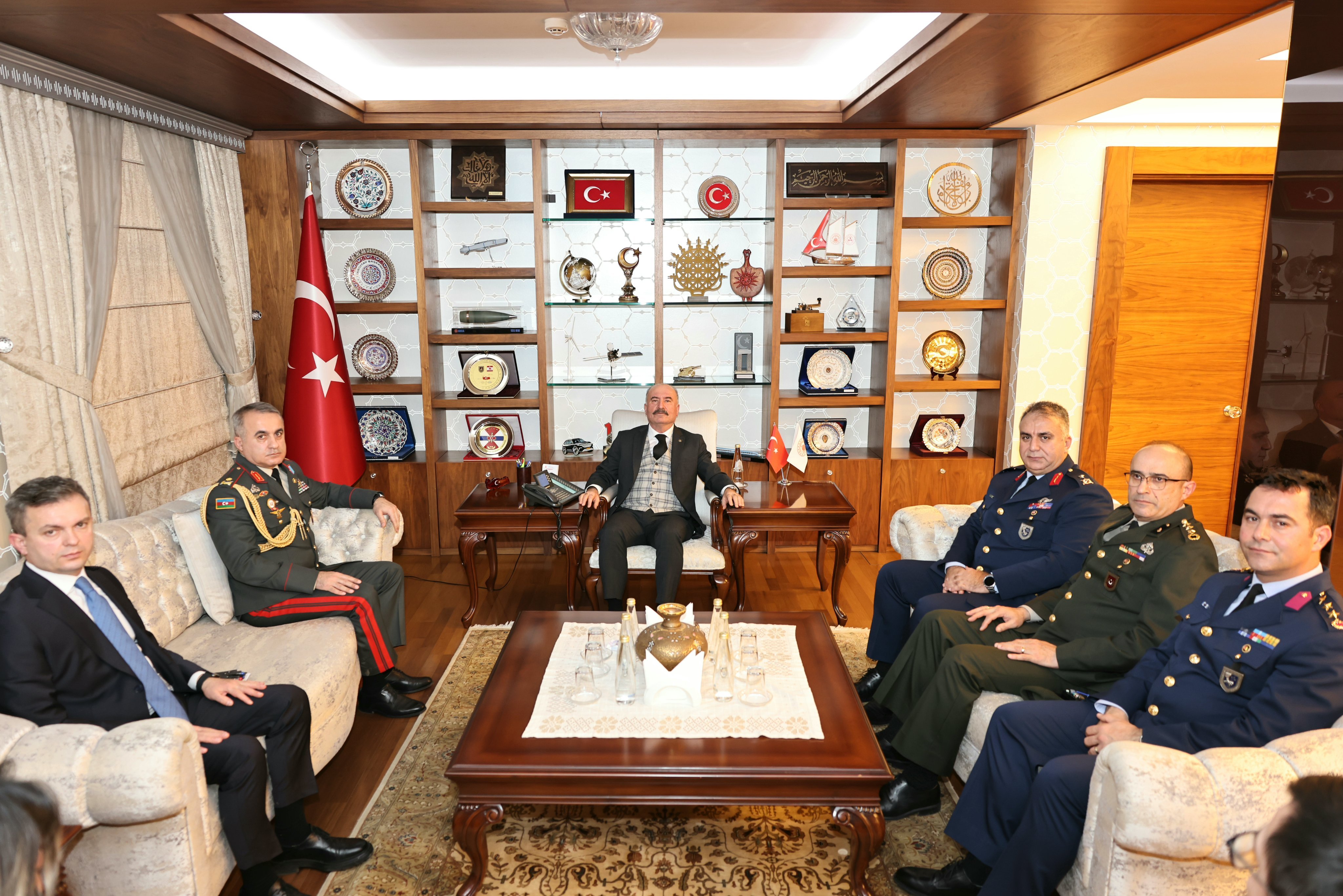 Vali Çalgan ve Azerbaycan Askeri Ataşesi Zeynalov