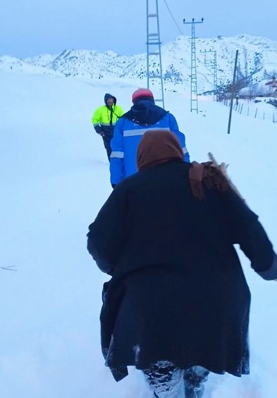 Sivas Zara karla mücadele ekipleri