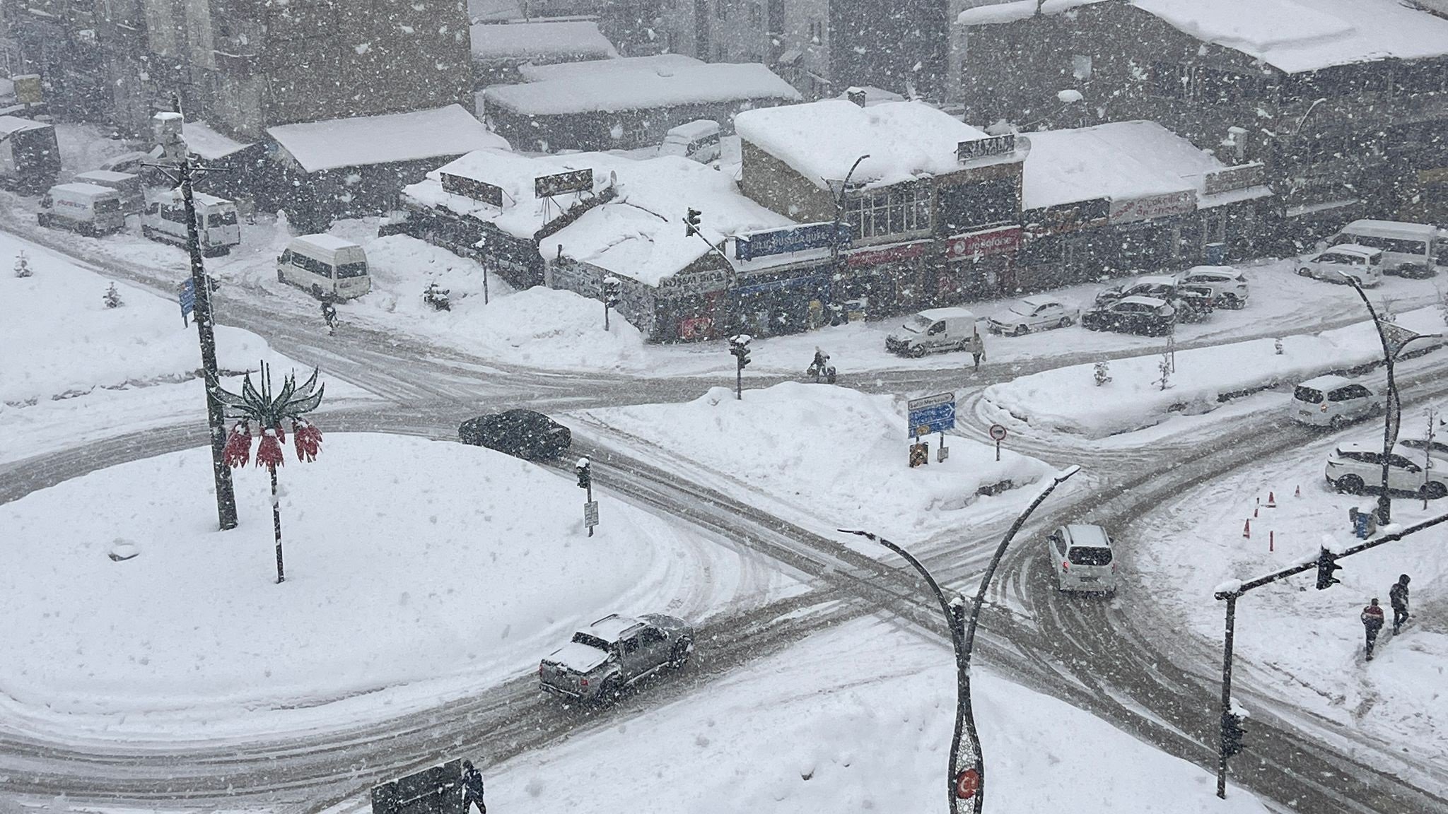 Kar temizleme çalışmaları Hakkari