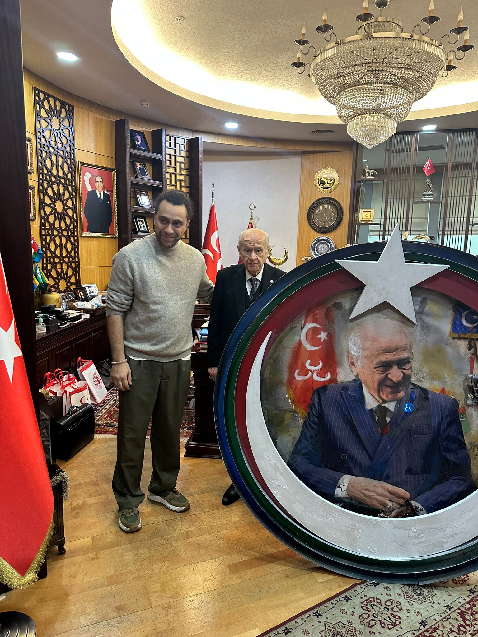 Devlet Bahçeli Ersan Kay tablo hediye