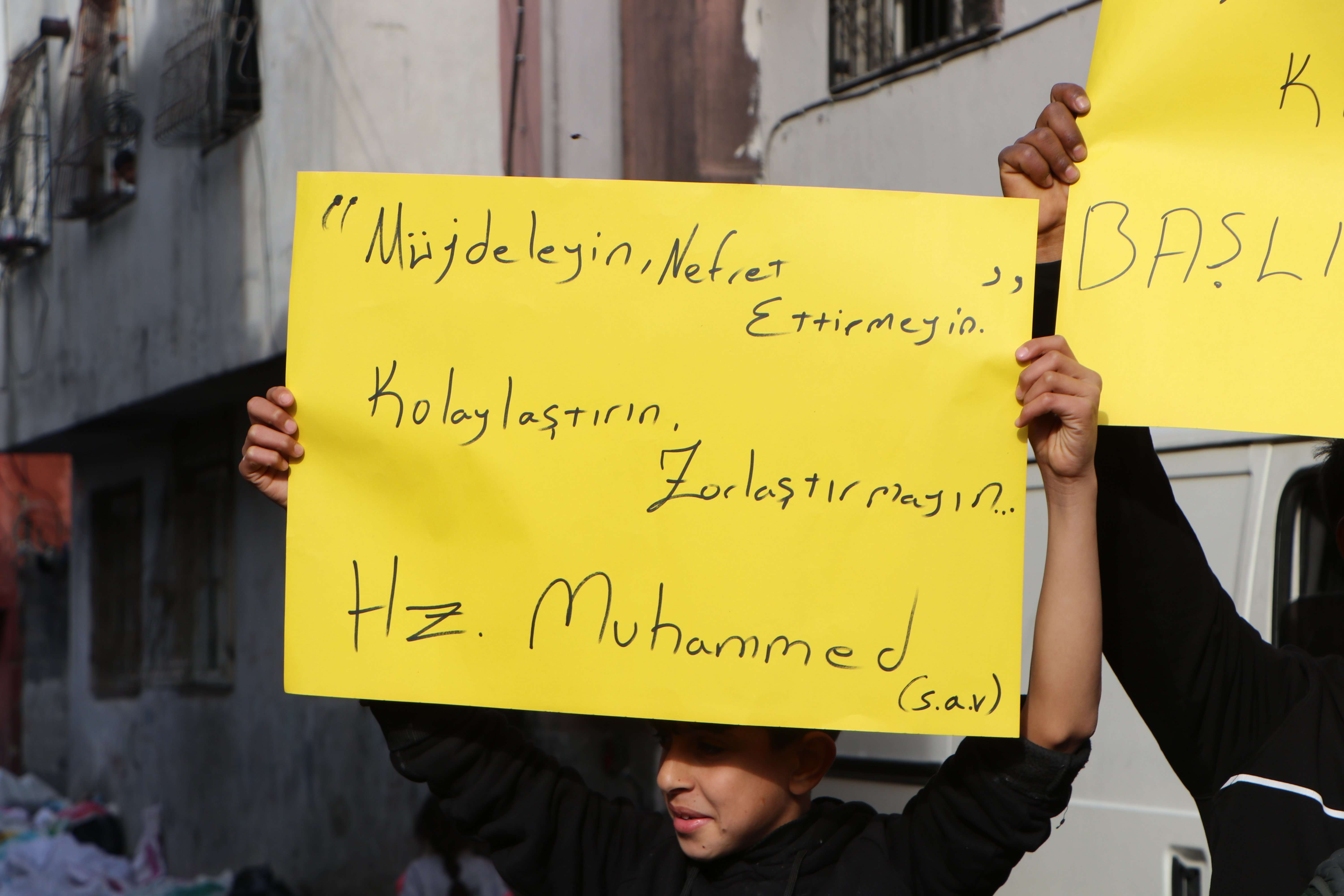 Başlık parasına karşı gençlerin eylemi Adana