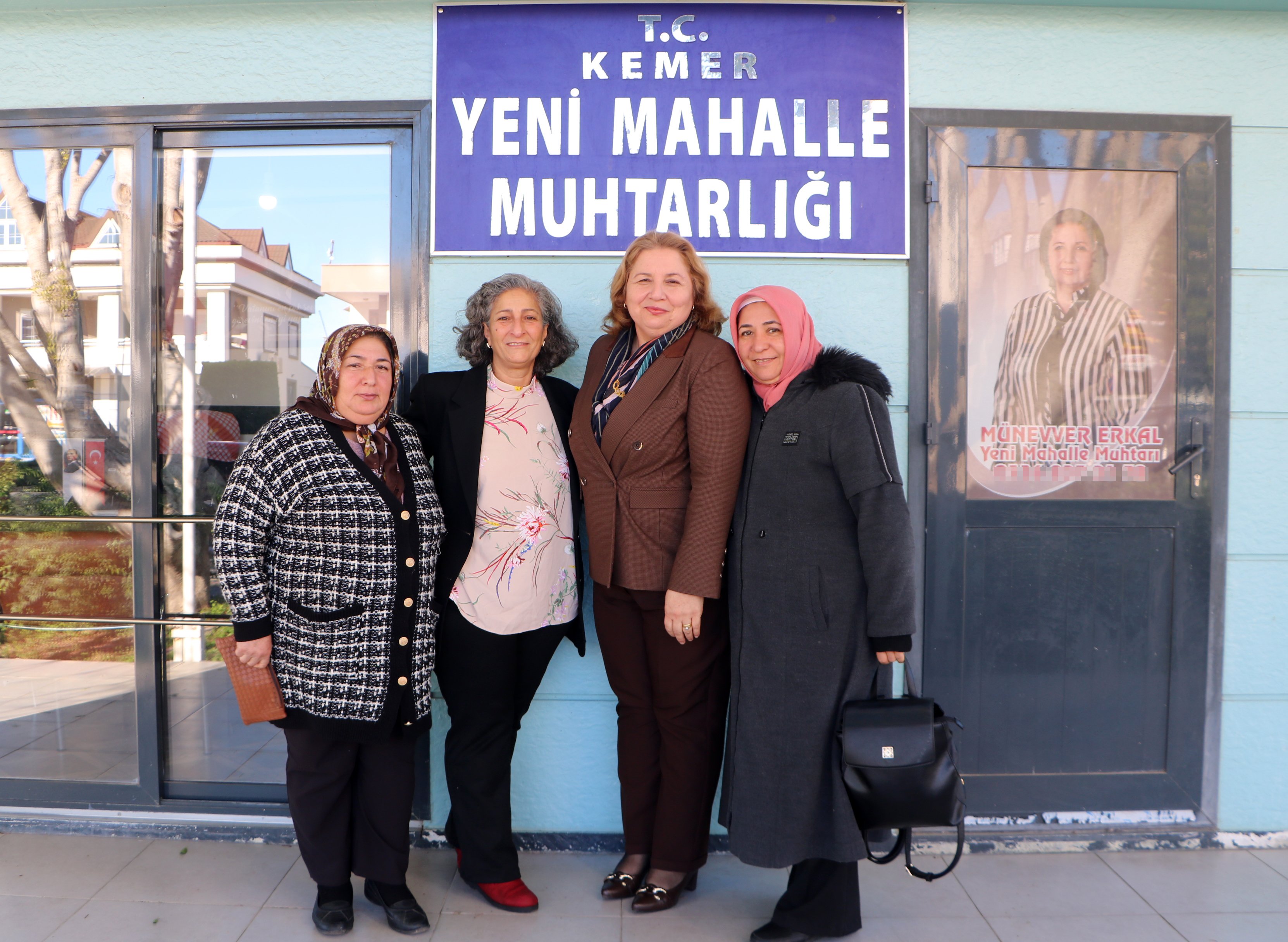 Kemer muhtarları Münevver Erkal ve Pınar Balaban