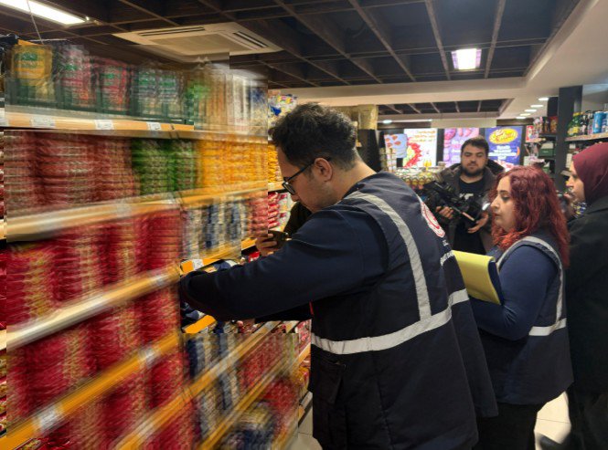 Ticaret Bakanlığı Logolu Araç