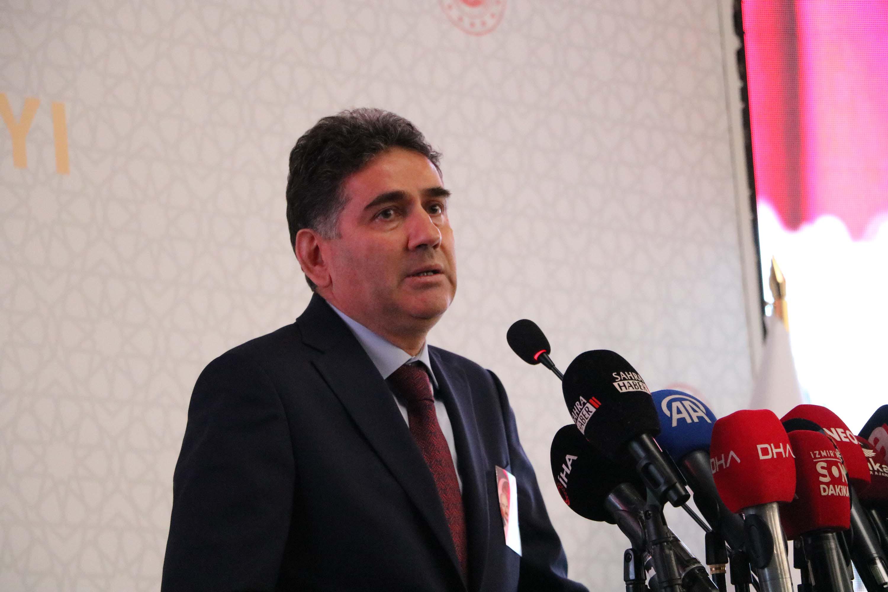 İzmir Adliyesi önünde anma töreni