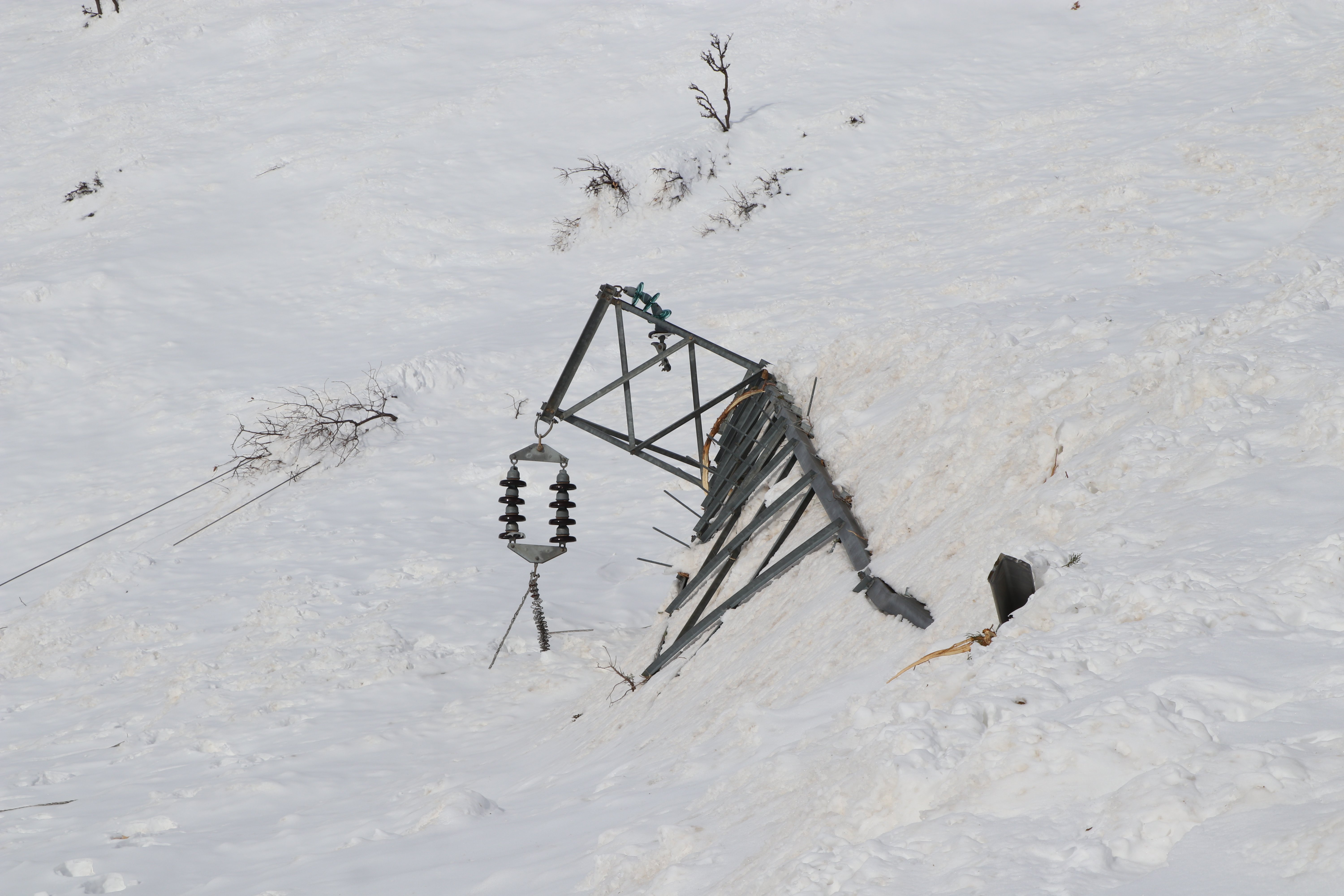 VEDAŞ ekipleri sahada