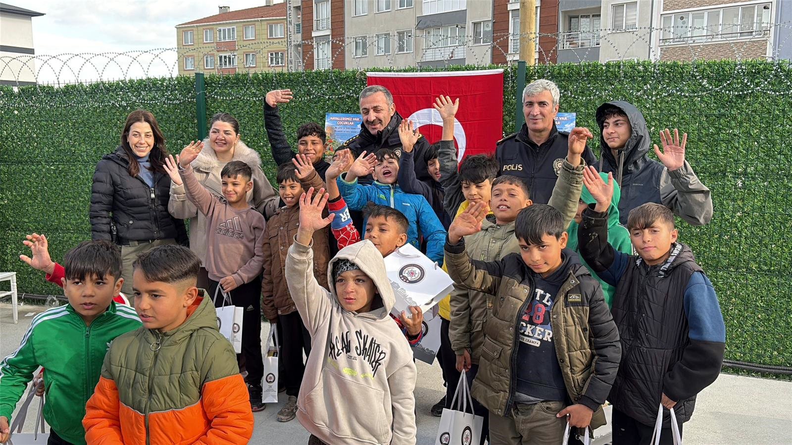 Kore Mahallesi polis etkinliği çocuklar