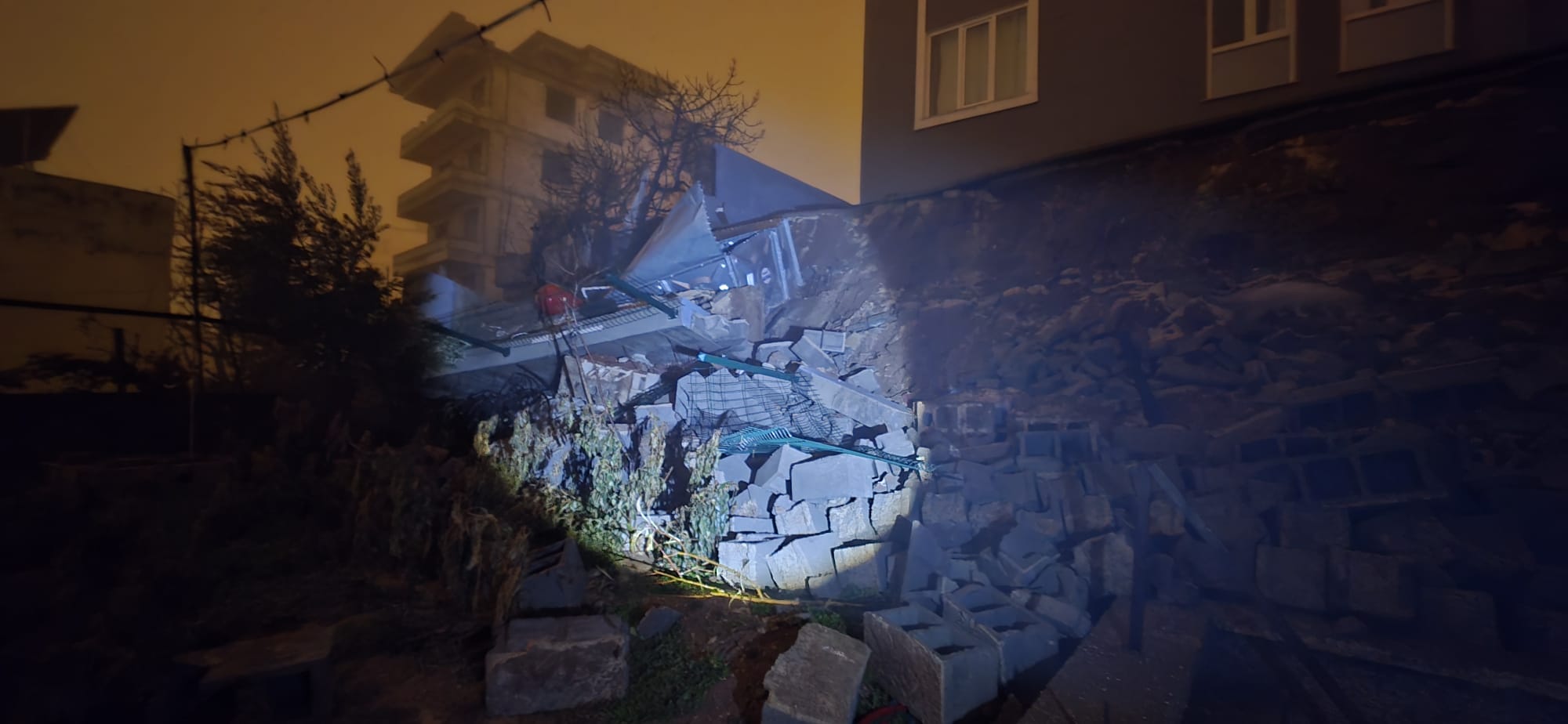 Kahramanmaraş Bayazıtlı Mahallesi istinat duvarı yıkılması