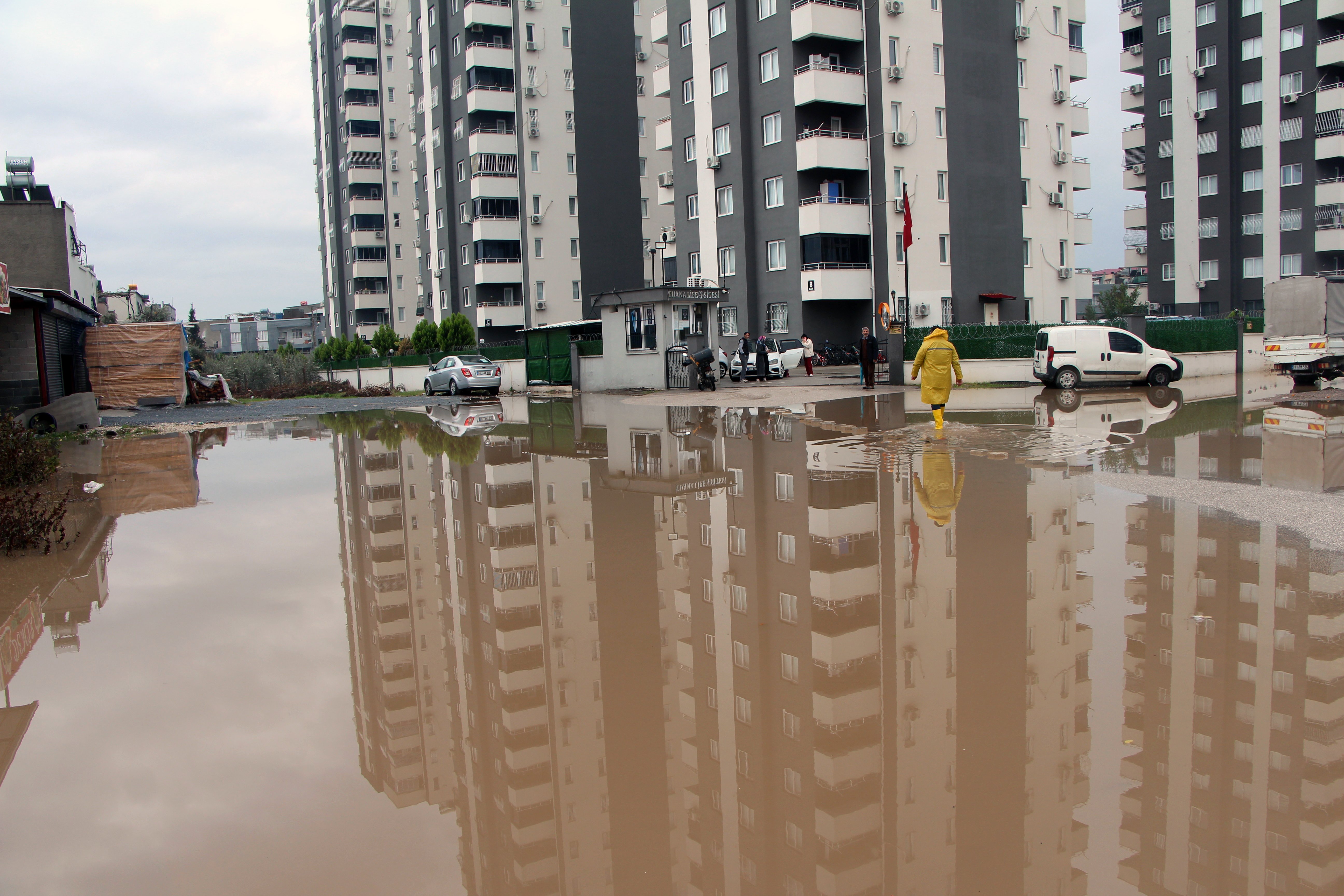 Adana yağmur suyu birikintisi mahalle