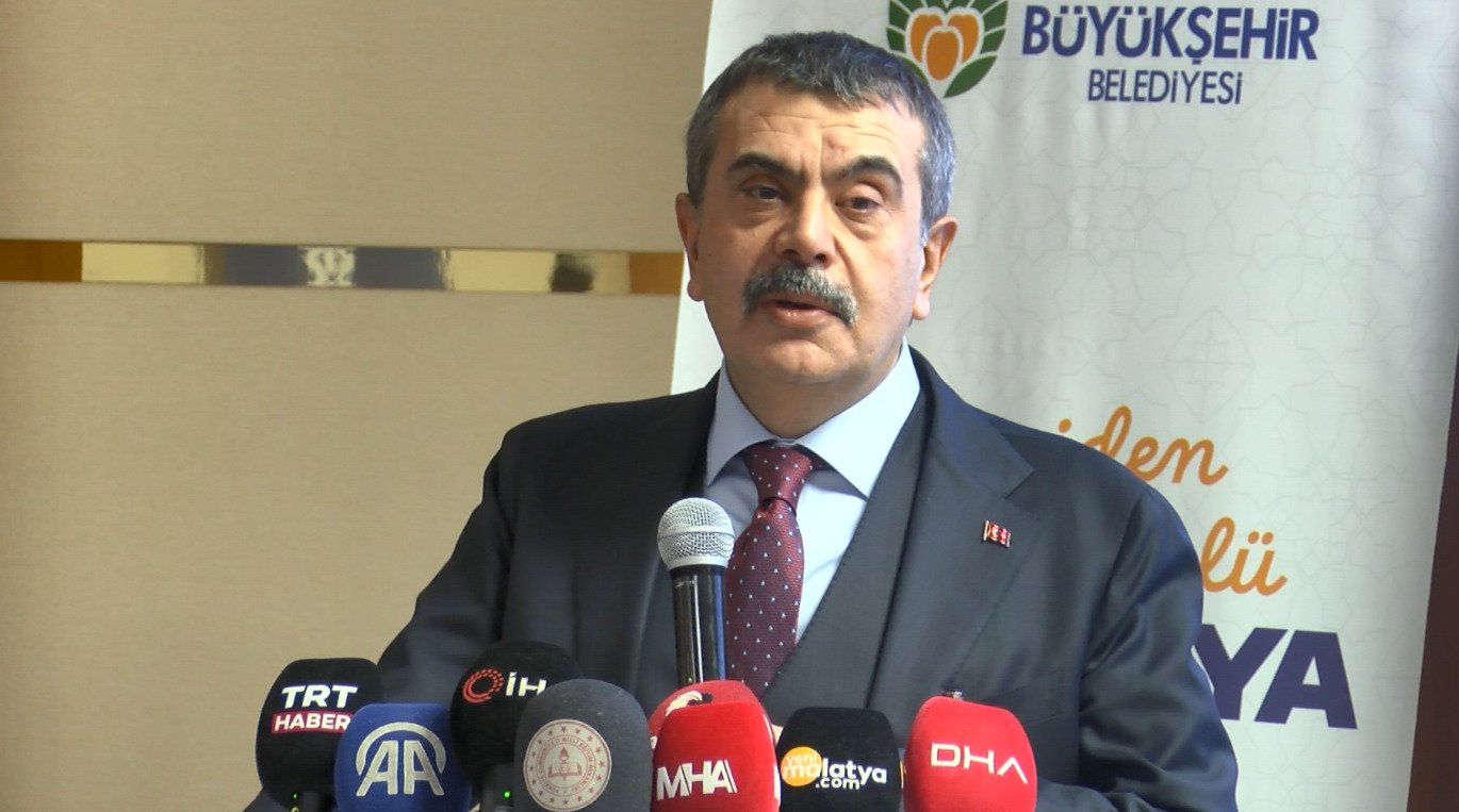 Bakan Tekin ve Bilal Erdoğan Açılış Kurdelesini Kesiyor