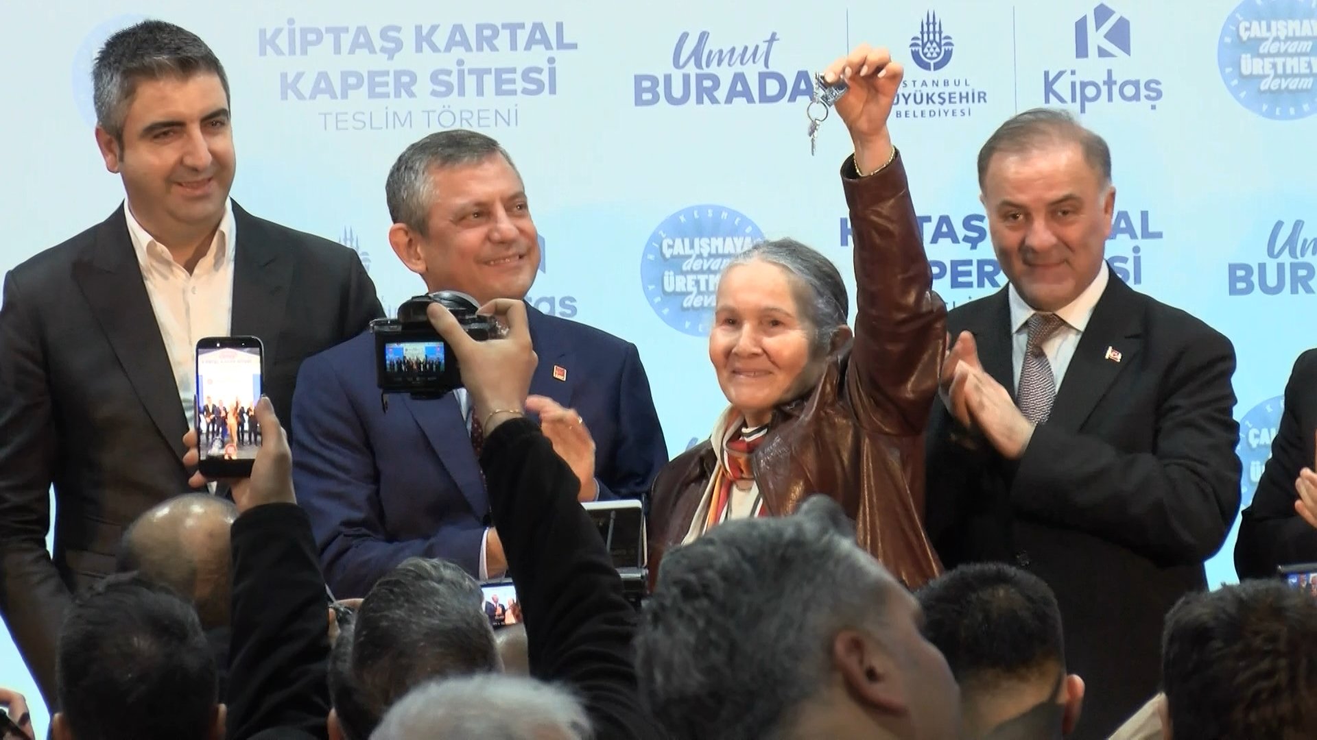 Özgür Özel Konuşma Yapıyor