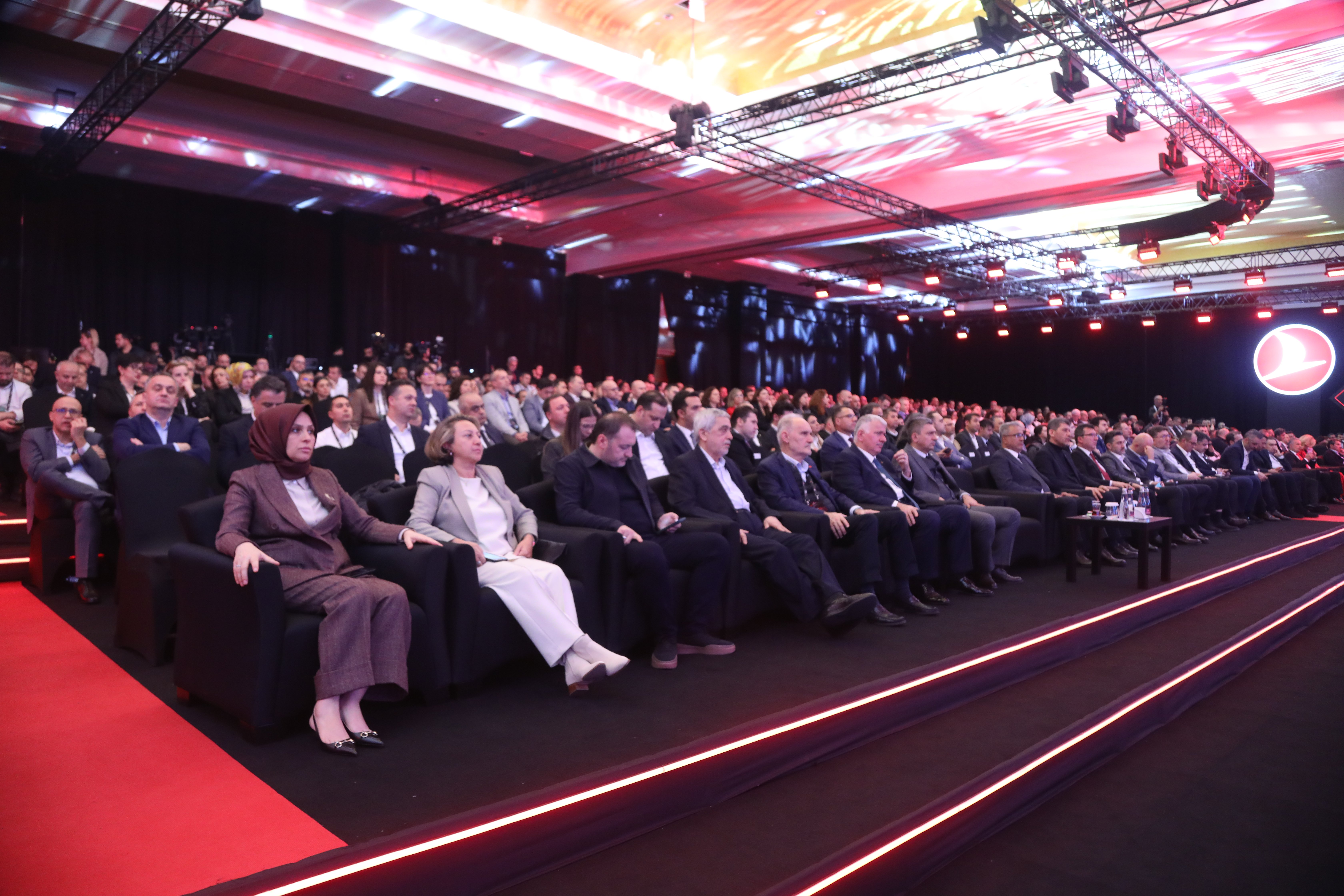 Bakan Abdulkadir Uraloğlu THY Yönetim Zirvesinde konuşuyor