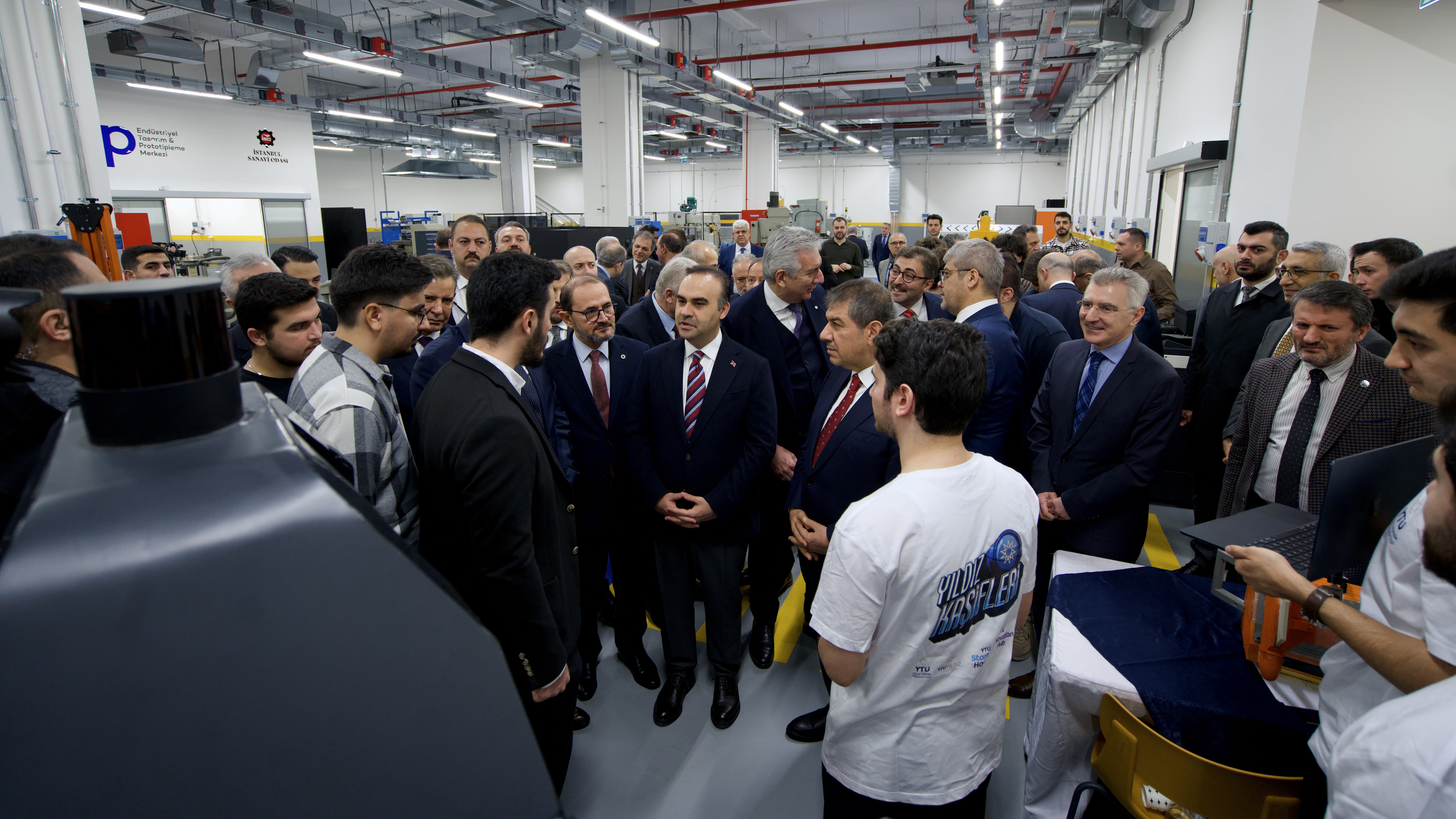 Bakan Kacır Öğrenci Projelerini İnceliyor