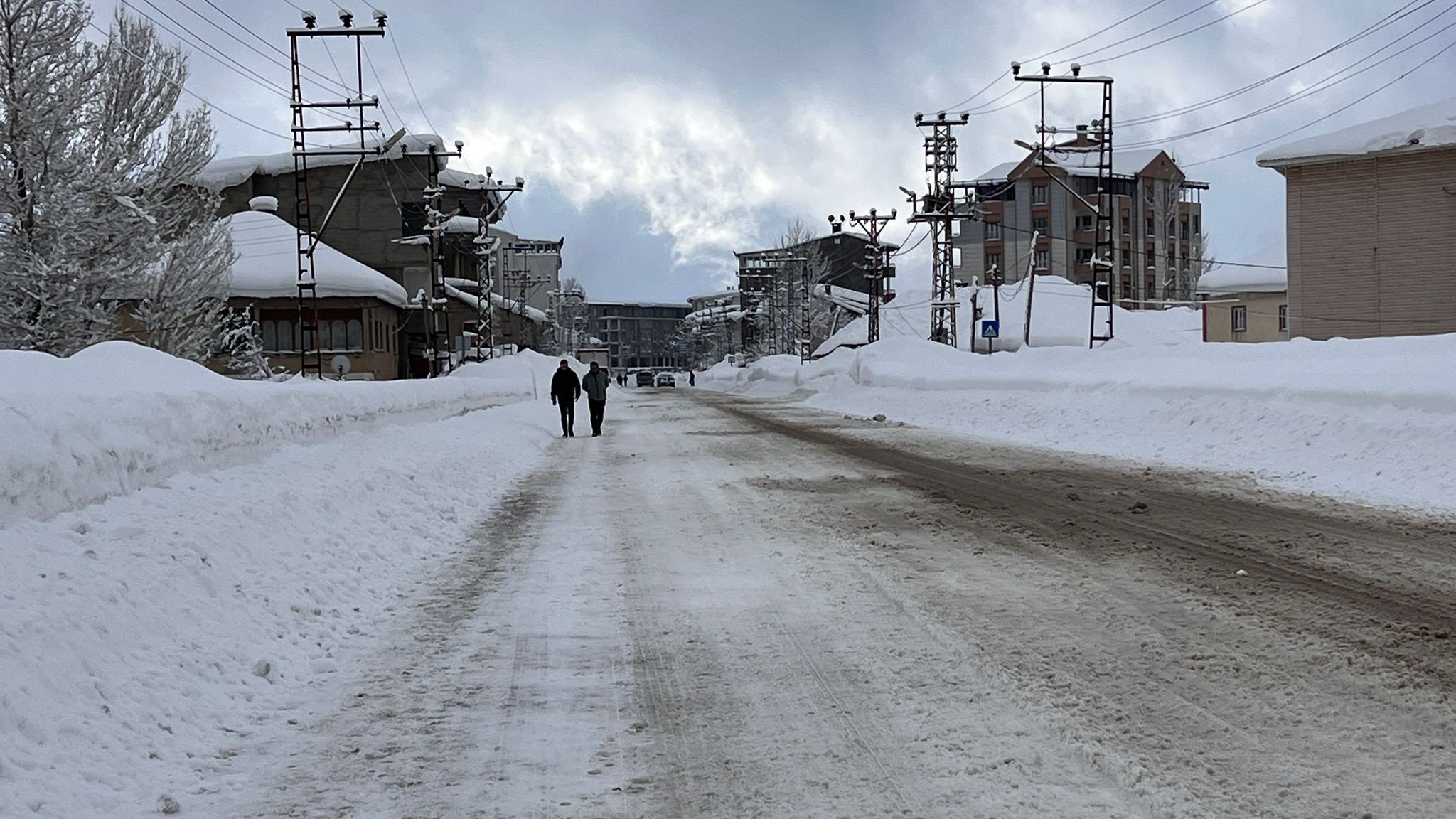 Hakkari kar yağışı ulaşım kapandı
