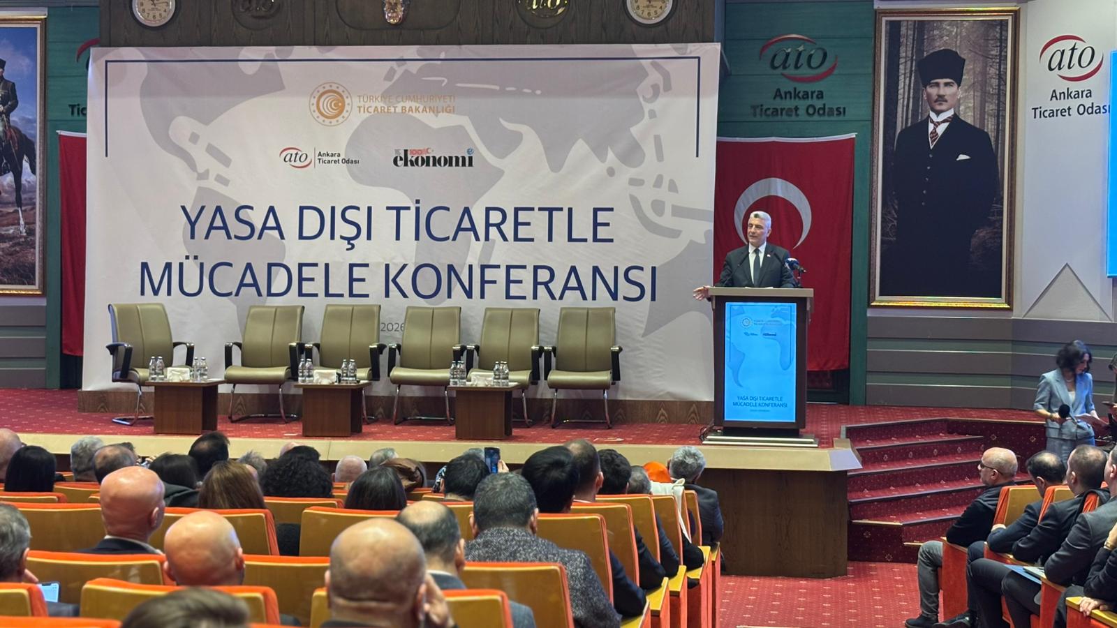 Ticaret Bakanı Ömer Bolat konferansta konuşuyor