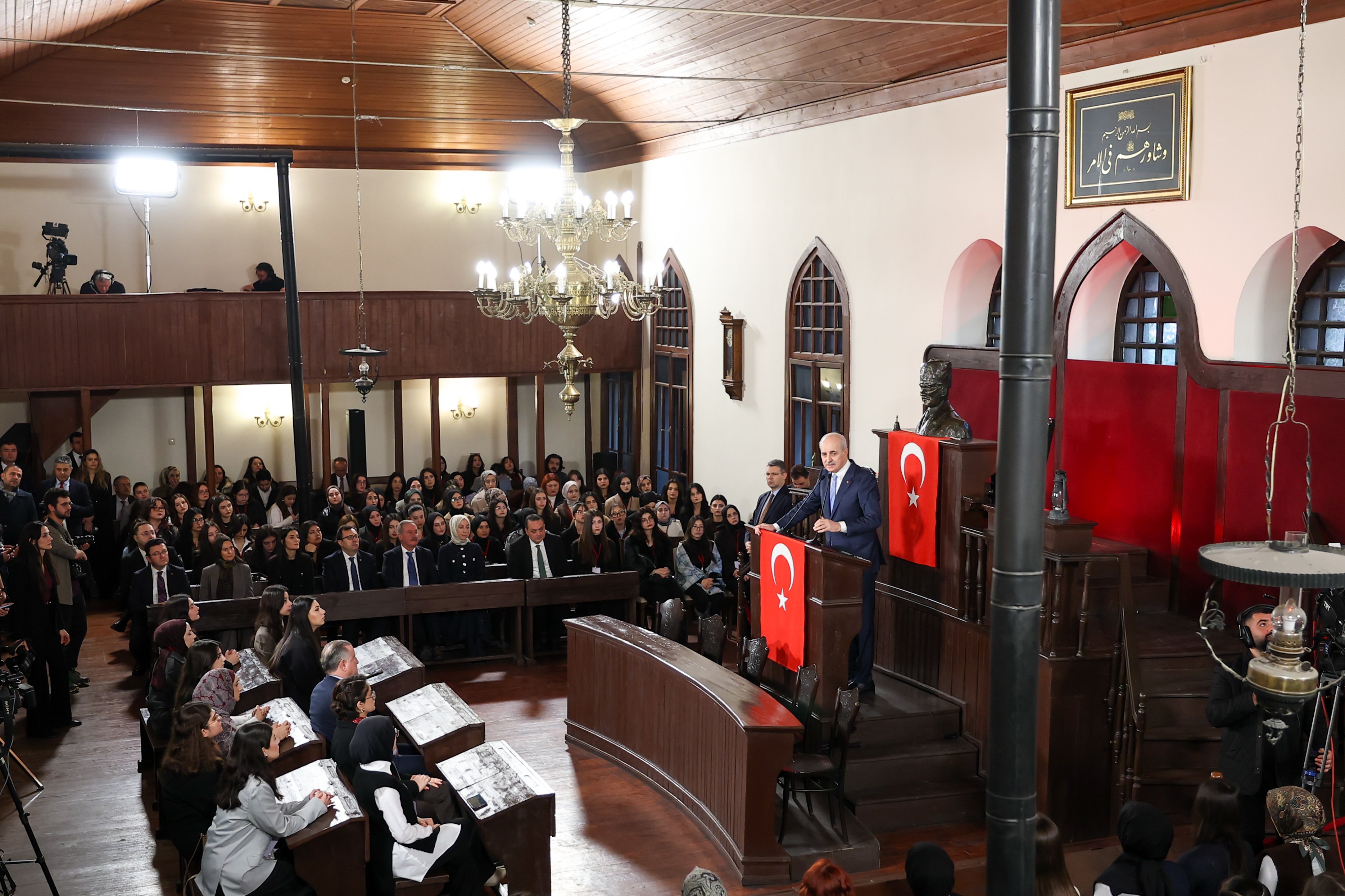 TBMM Başkanı Numan Kurtulmuş ve Gençlik ve Spor Bakanı Osman Aşkın Bak