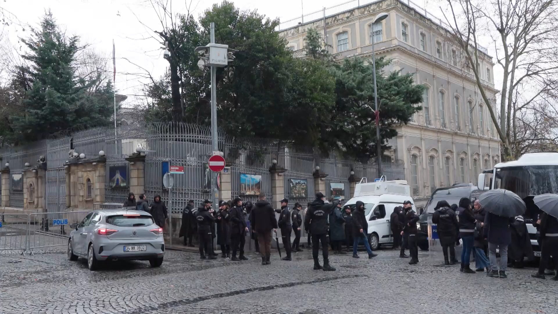 İstanbul İranlı Protestocular Kafe