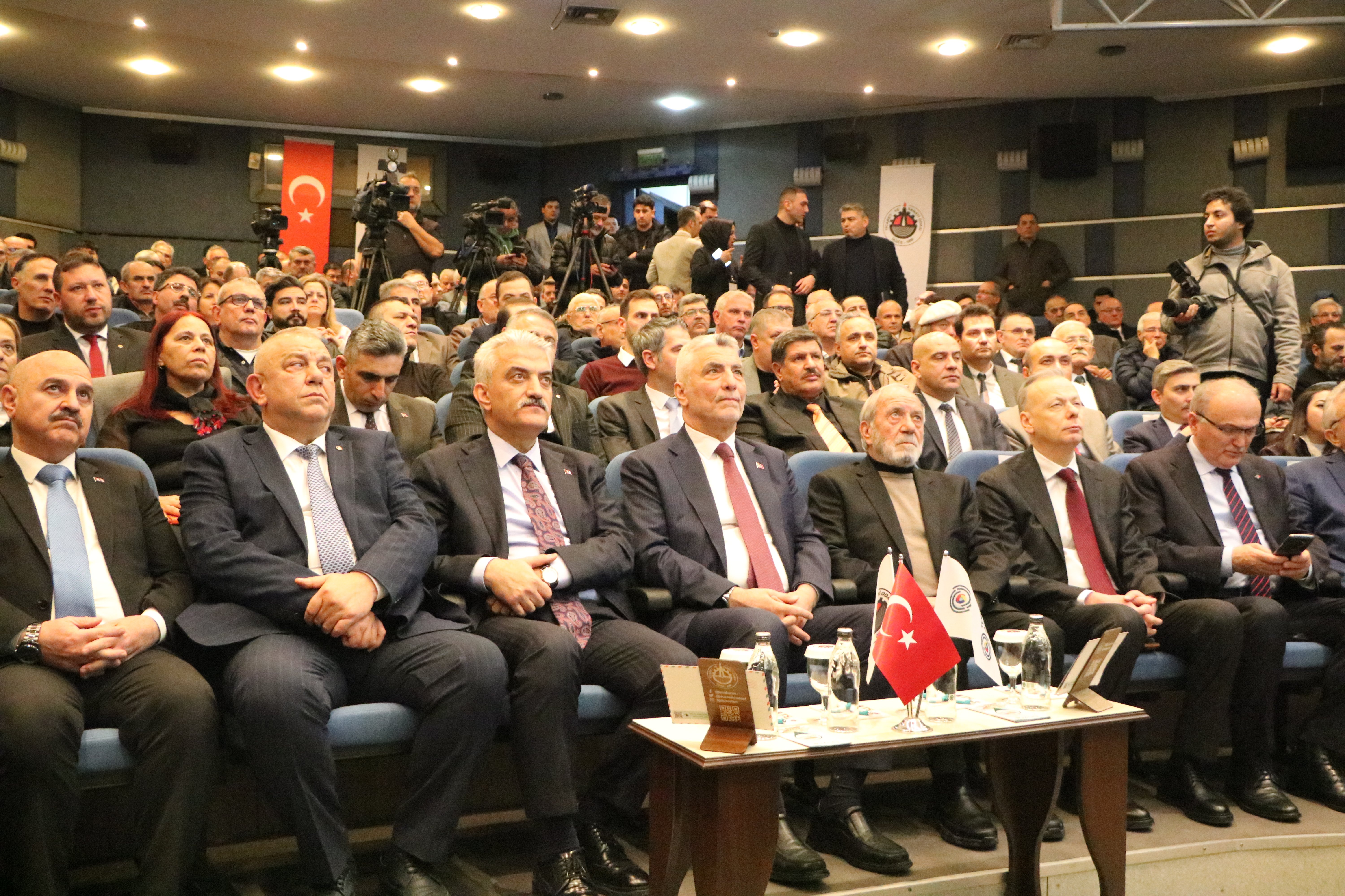 Bakan Bolat konuşma yapıyor