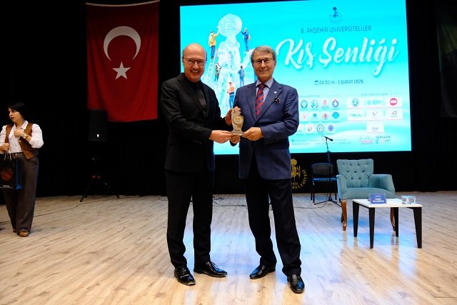 Yusuf Halaçoğlu Türk bayrağı
