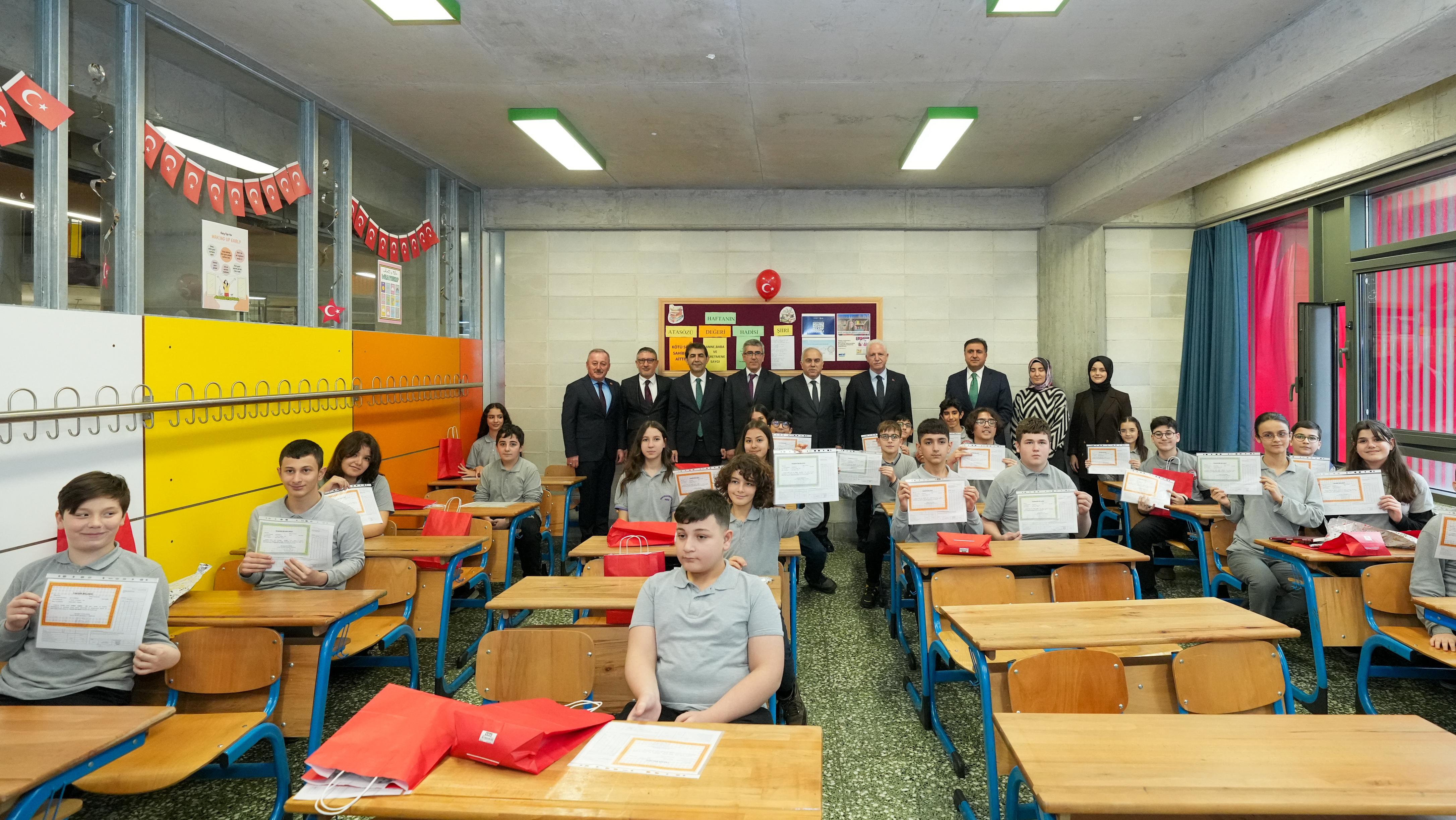 İstanbul Valisi Davut Gül karne töreninde konuşuyor