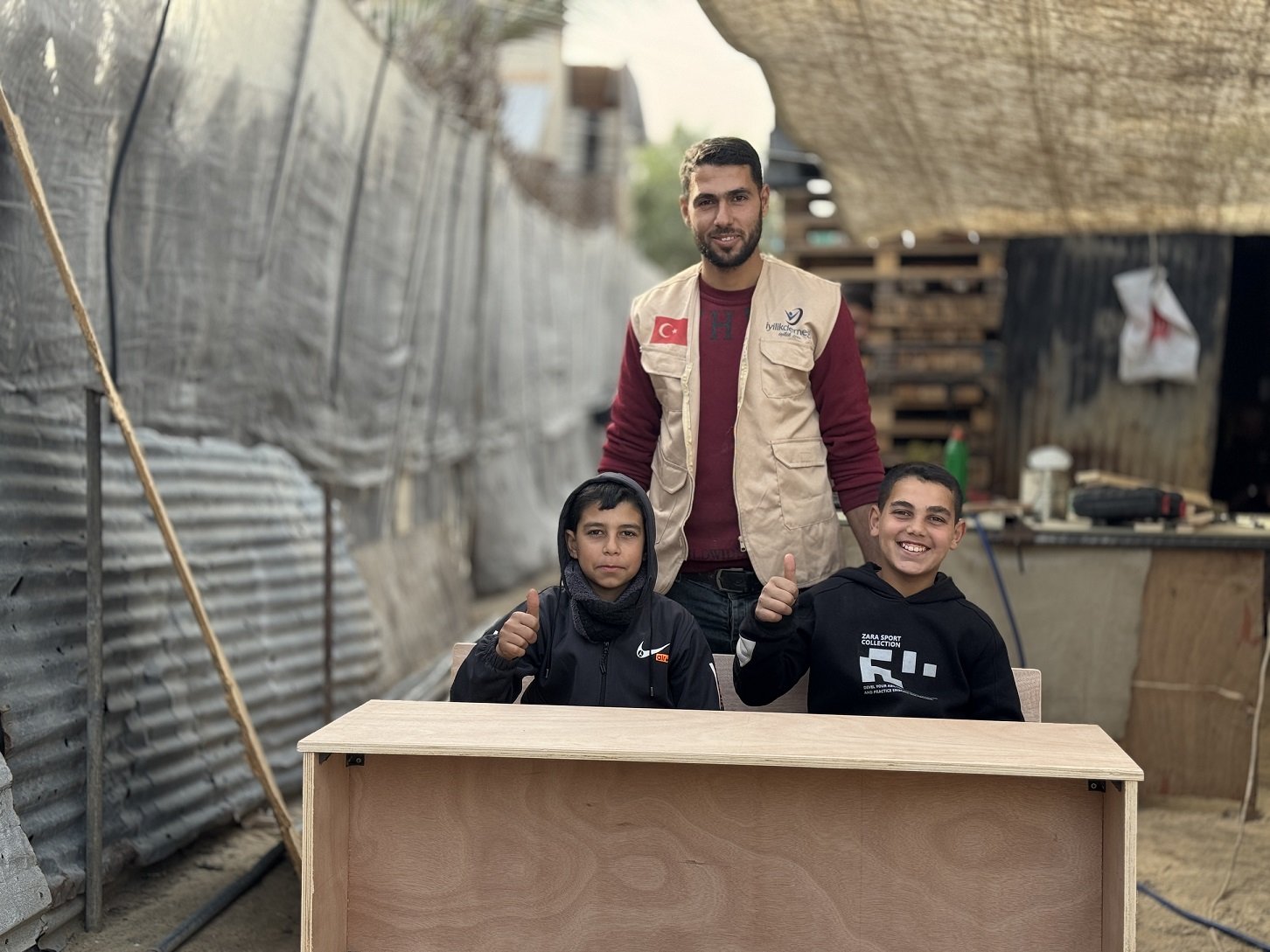 İyilik Derneği Başkanı Ömer Çiçek açıklama yapıyor