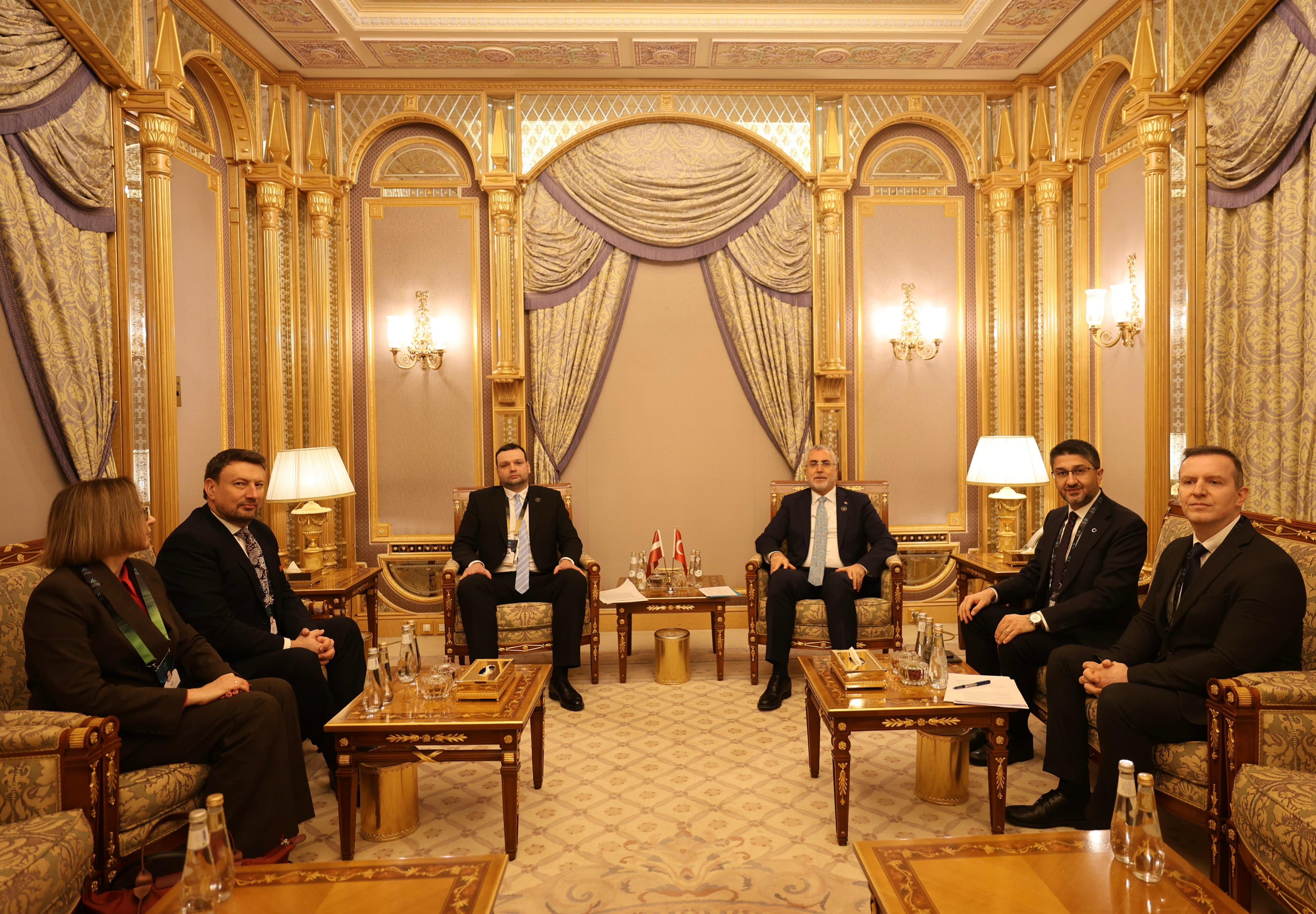 Bakan Vedat Işıkhan Letonya Sosyal Refah Bakanı Reinis Uzulnieks ile görüşüyor