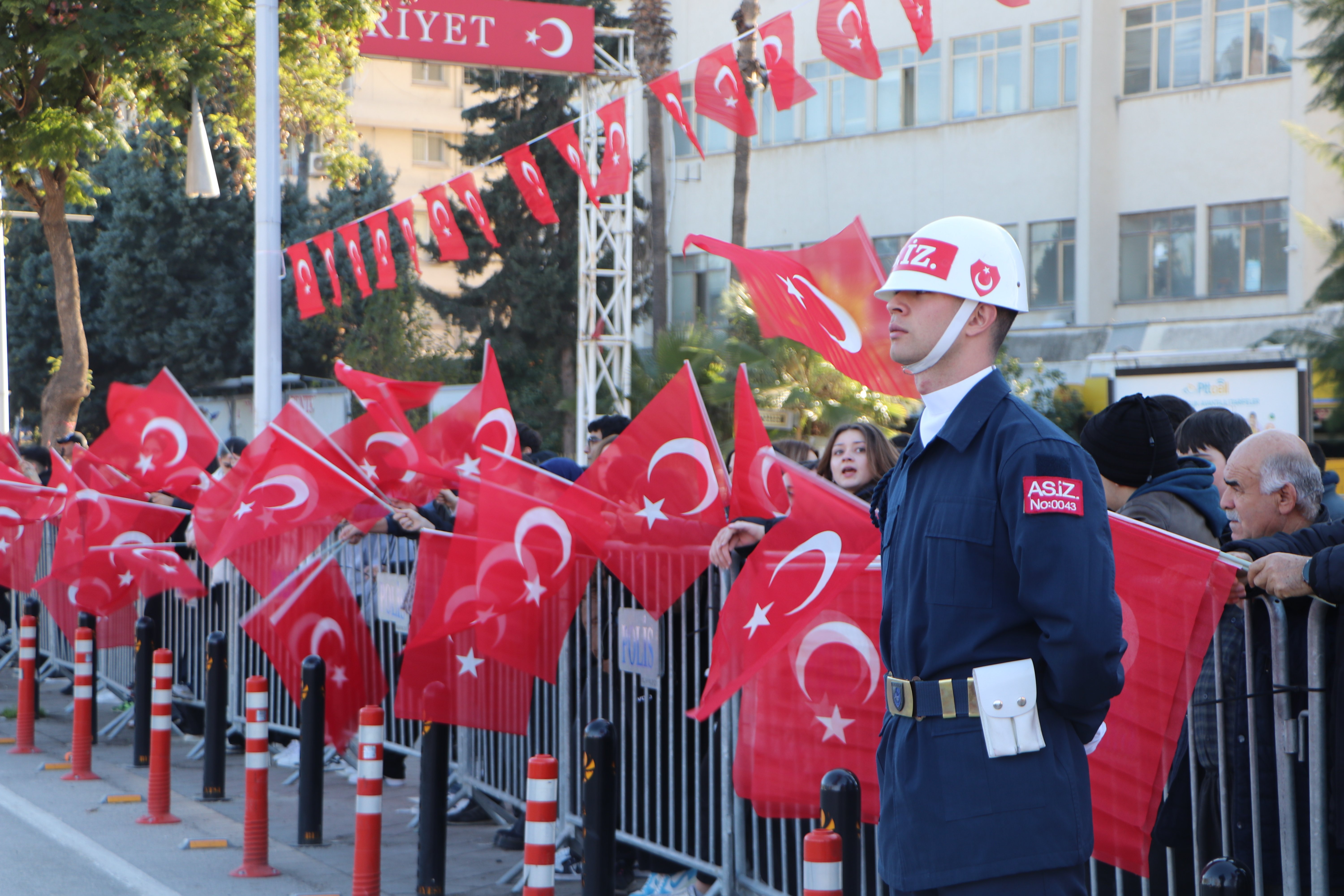 Adana Valisi Yavuz Selim Köşger Törende