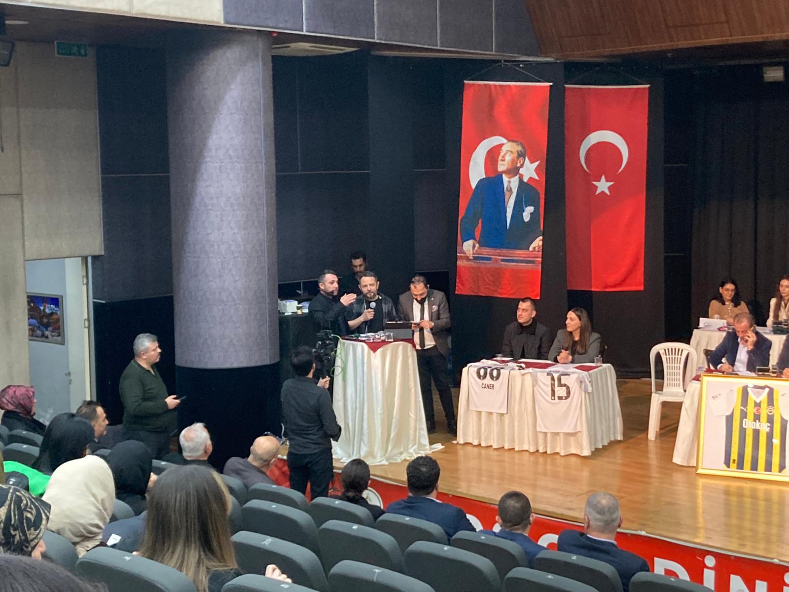 Bolu Belediye Başkanı Tanju Özcan yardım gecesinde